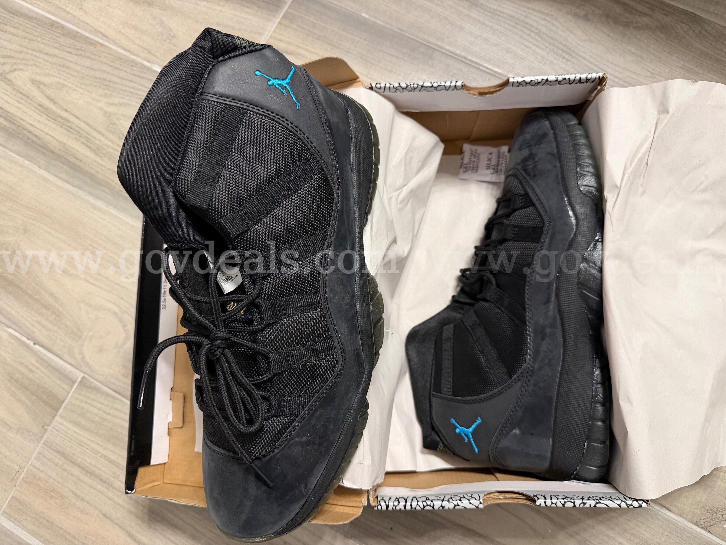 RARE/VINTAGE NIKE Air JORDAN 11 SNEAKERS STYLE 378037-006 MEN'S SIZE 11 NEVER USED *WILL SHIP*  006 Government Surplus Auction - Photo #2
