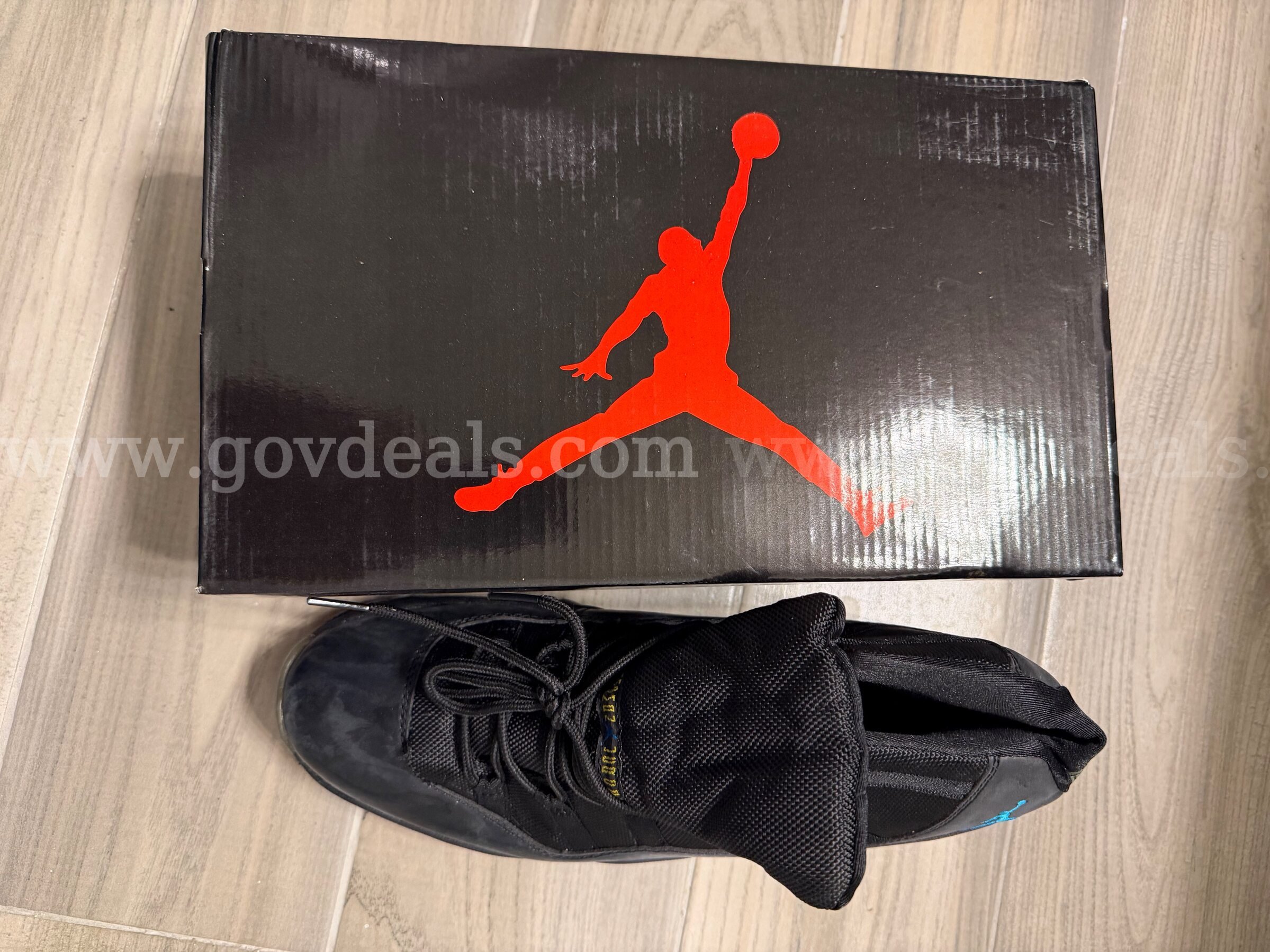 RARE/VINTAGE NIKE Air JORDAN 11 SNEAKERS STYLE 378037-006 MEN'S SIZE 11 NEVER USED *WILL SHIP*  006 Government Surplus Auction - Photo #3