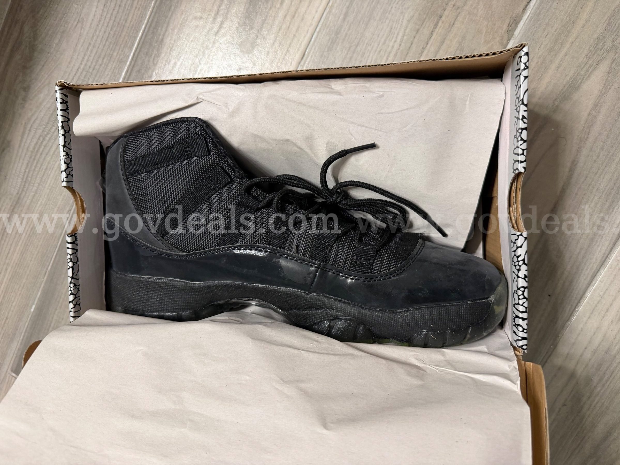 RARE/VINTAGE NIKE Air JORDAN 11 SNEAKERS STYLE 378037-006 MEN'S SIZE 11 NEVER USED *WILL SHIP*  006 Government Surplus Auction - Photo #5