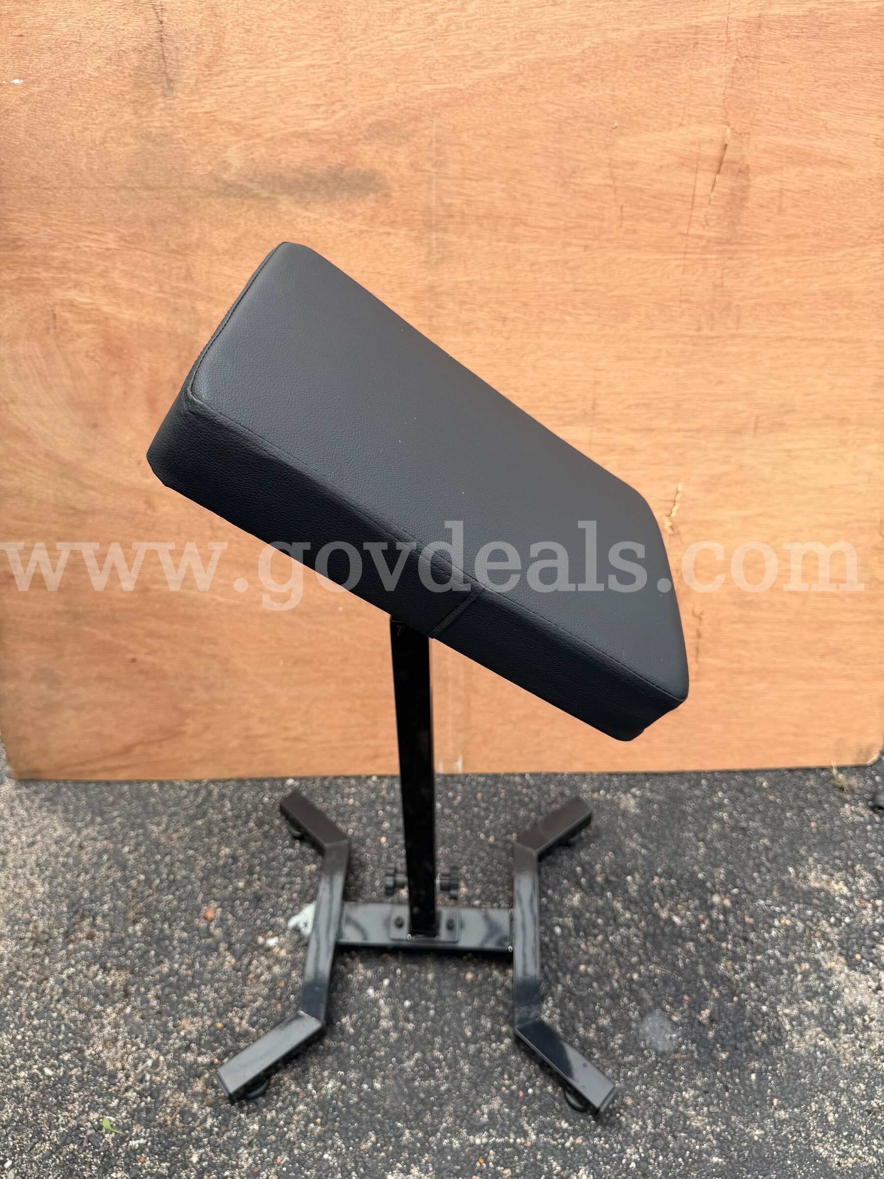 TATTOO EXTENDABLE ARMREST STANDS BLACK GENUINE LEATHER NEW   Government Surplus Auction - Photo #2
