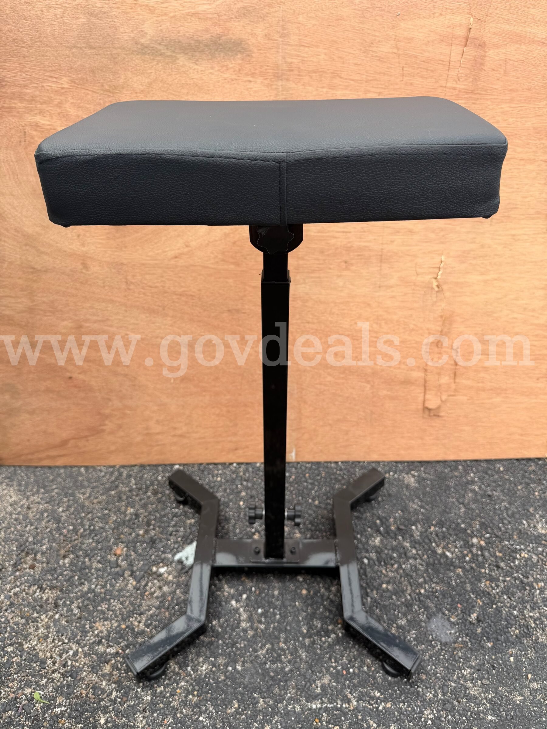 TATTOO EXTENDABLE ARMREST STANDS BLACK GENUINE LEATHER NEW   Government Surplus Auction - Photo #6