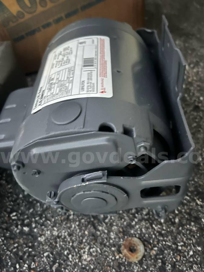 AO Smith 1/3hp Volts 115/208-230 RPM 1725 AC Motor 5/8” Keyed Shaft Cap Start NEW IN BOX  115 Government Surplus Auction - Photo #4