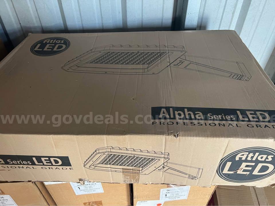 JUMBO PRO-SERIES ALPHA LED LIGHTS 360W BRAND NEW IN BOX  360W Government Surplus Auction - Photo #2