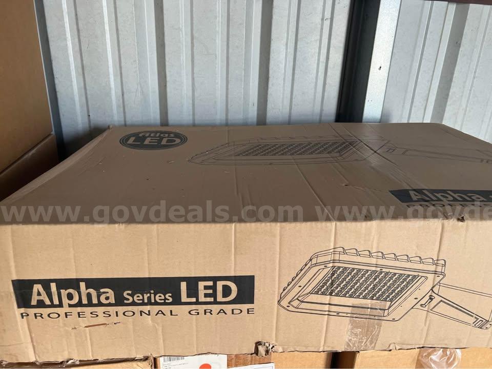 JUMBO PRO-SERIES ALPHA LED LIGHTS 360W BRAND NEW IN BOX  360W Government Surplus Auction - Photo #4