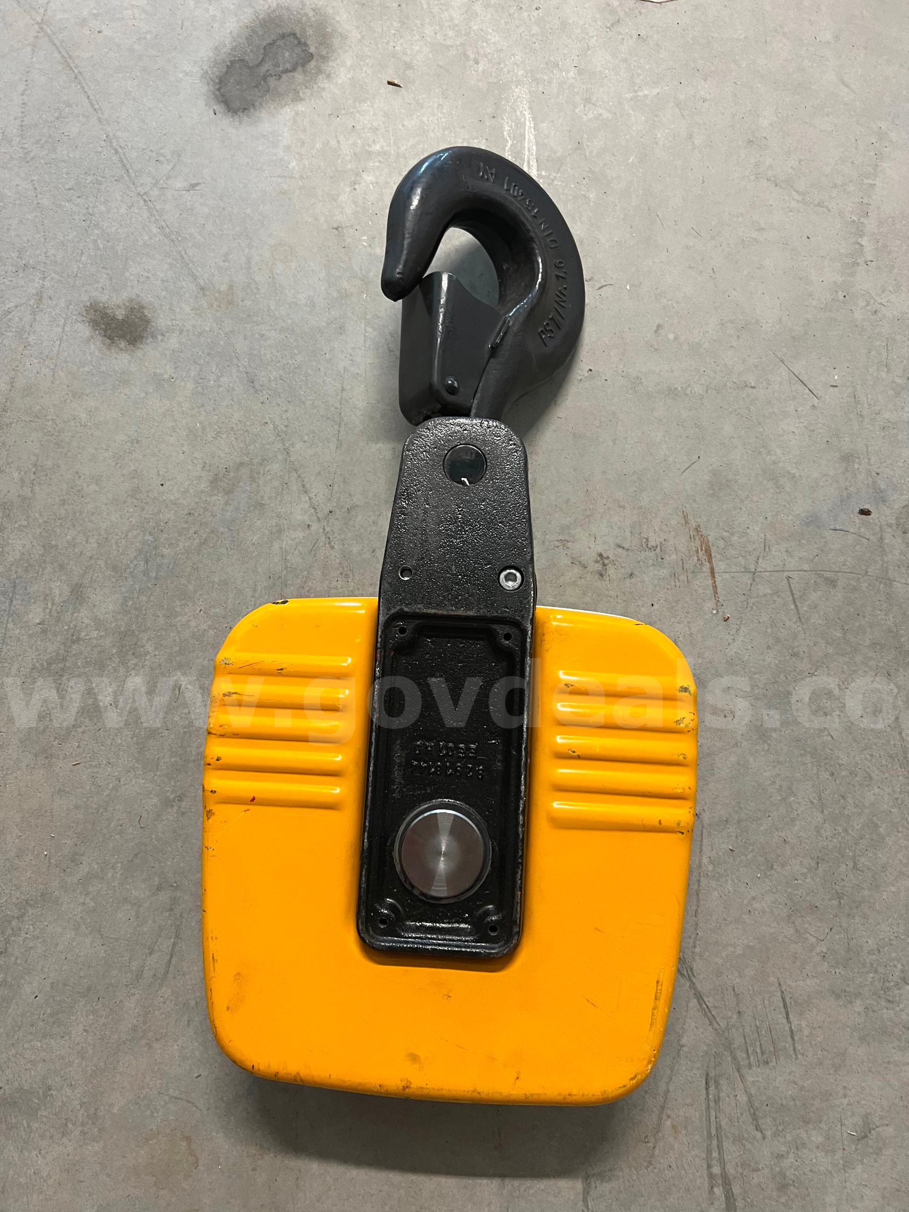 Chain host with hook lightly used   Government Surplus Auction - Primary Photo