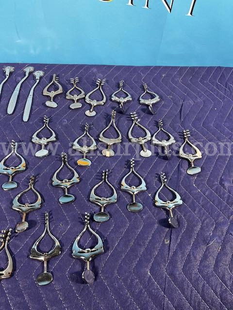 Lot of Orthopedic Bone Reduction Clamps & Retractors (AS74)   Government Surplus Auction - Photo #2