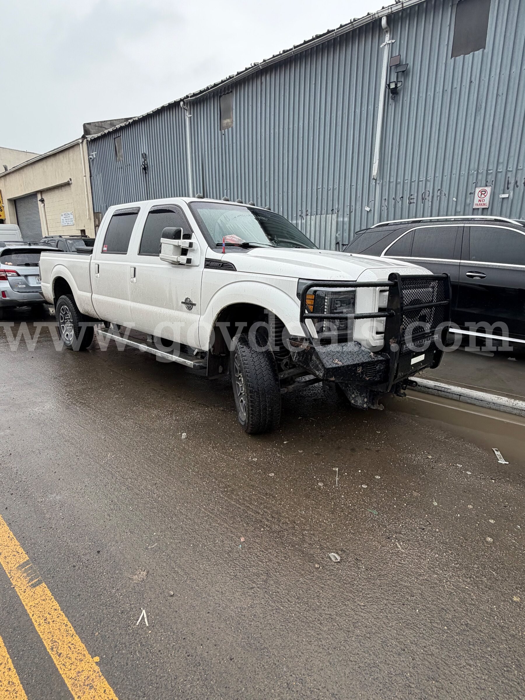 2015 Ford F-250 SD Lariat Crew Cab 4WD Ford F-250 Government Surplus Auction - Photo #2