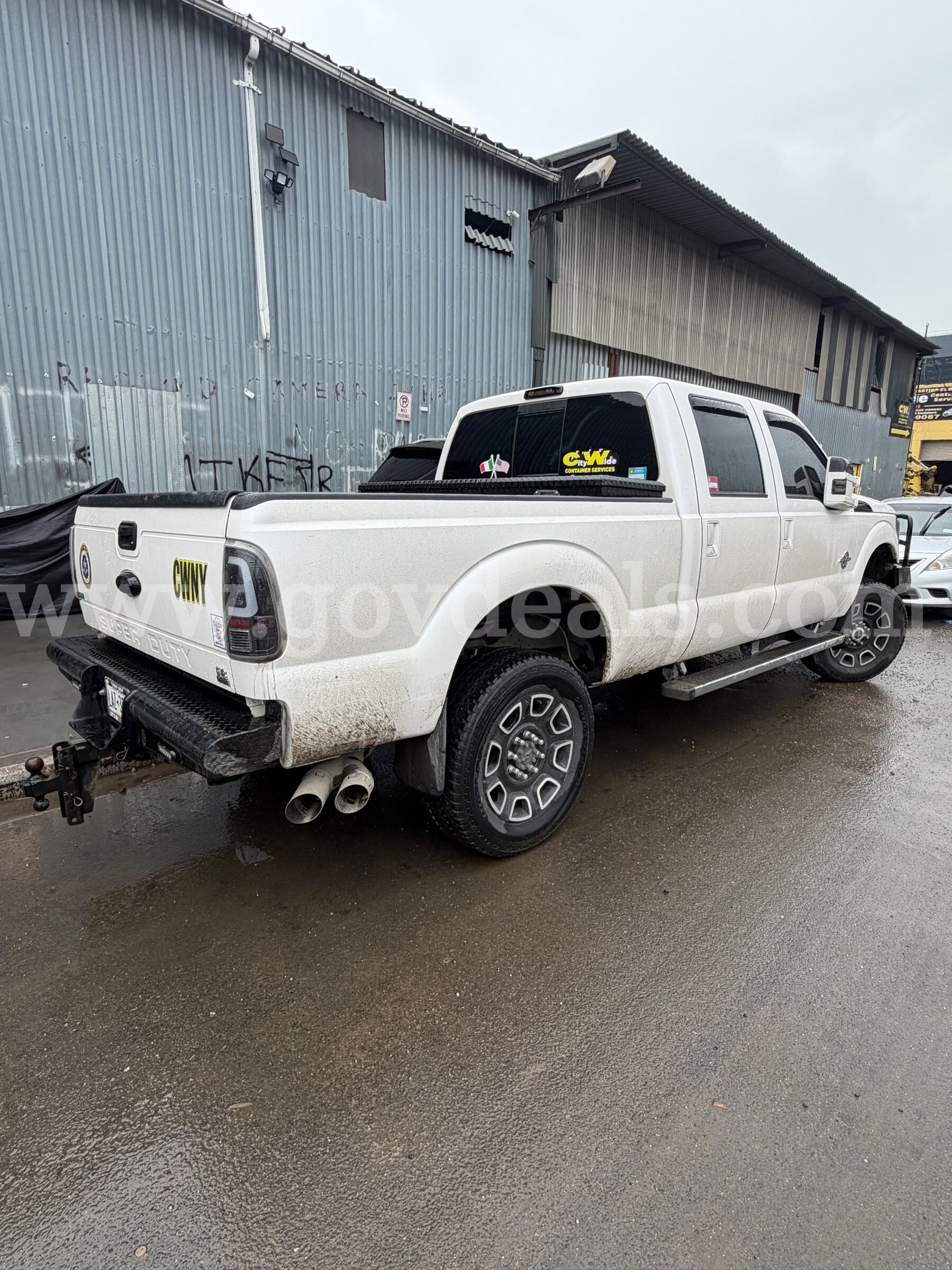 2015 Ford F-250 SD Lariat Crew Cab 4WD Ford F-250 Government Surplus Auction - Photo #3
