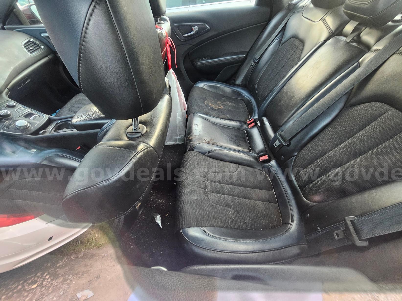 2015 Chrysler 200 Chrysler 200 Government Surplus Auction - Photo #4