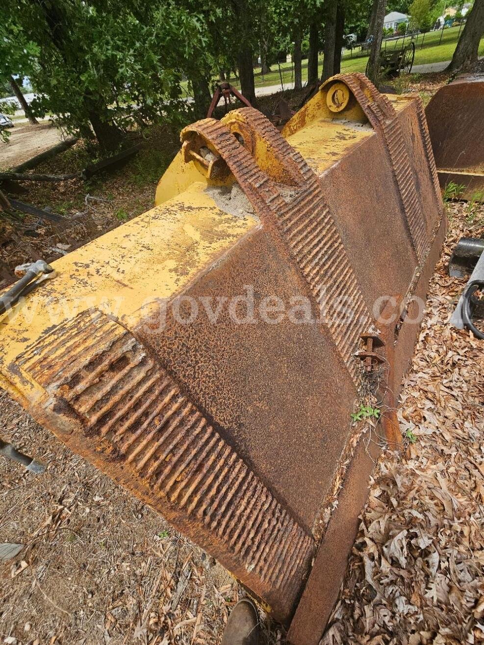 Backhoe Bucket   Government Surplus Auction - Photo #3