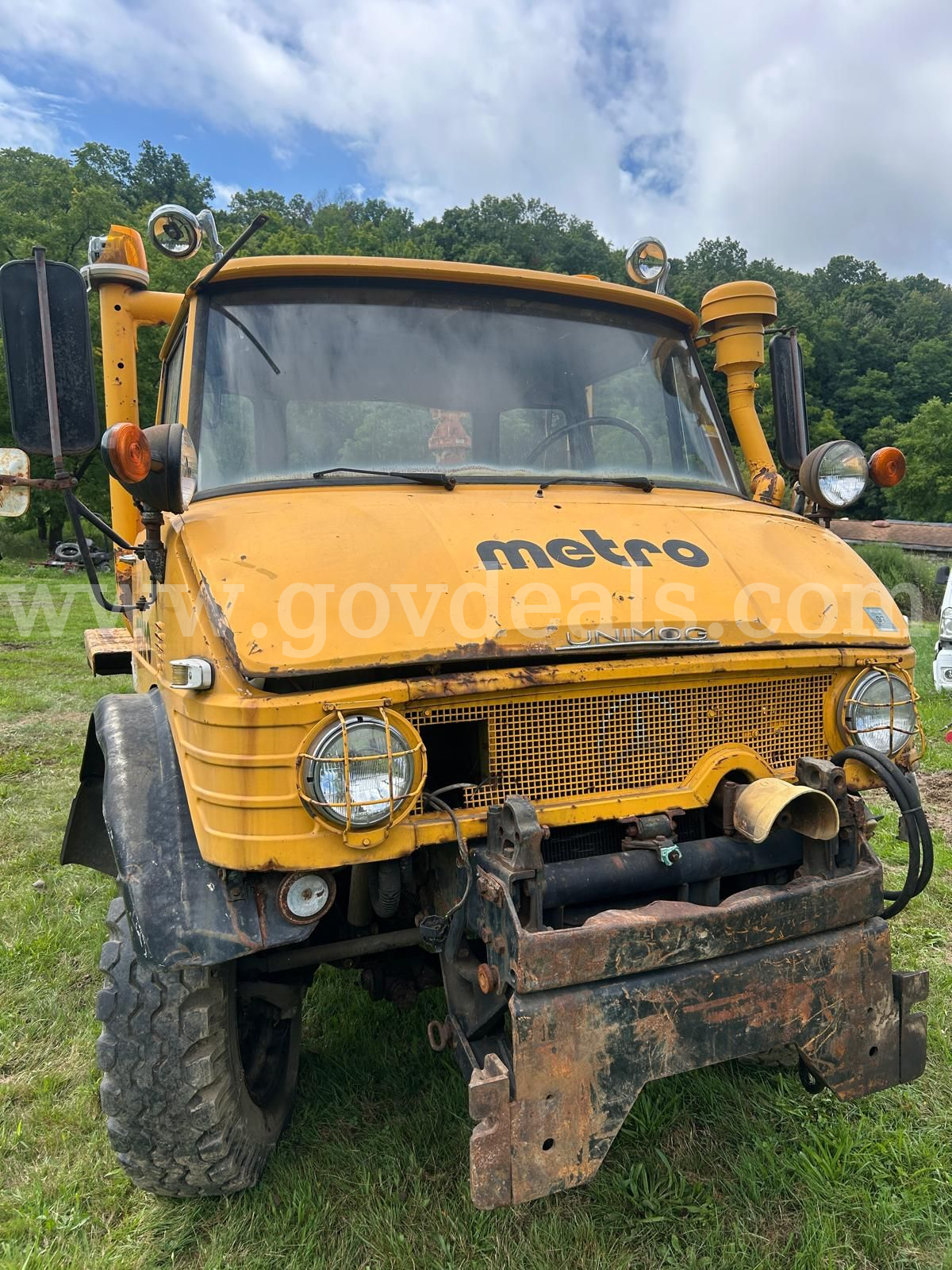 Mercedes-Benz Unimog 406 with Ideal Crane Hoist Daimler-Benz AG 406 Government Surplus Auction - Photo #2
