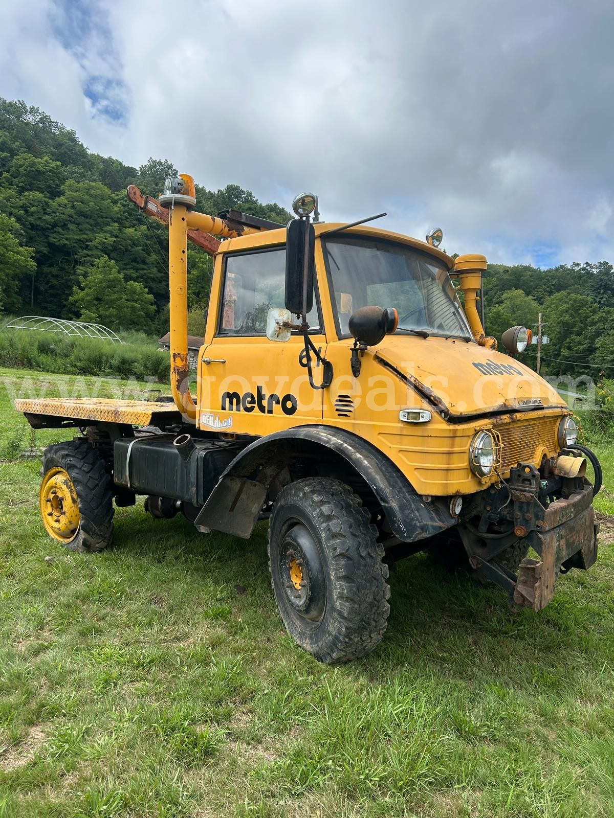 Mercedes-Benz Unimog 406 with Ideal Crane Hoist Daimler-Benz AG 406 Government Surplus Auction - Photo #3