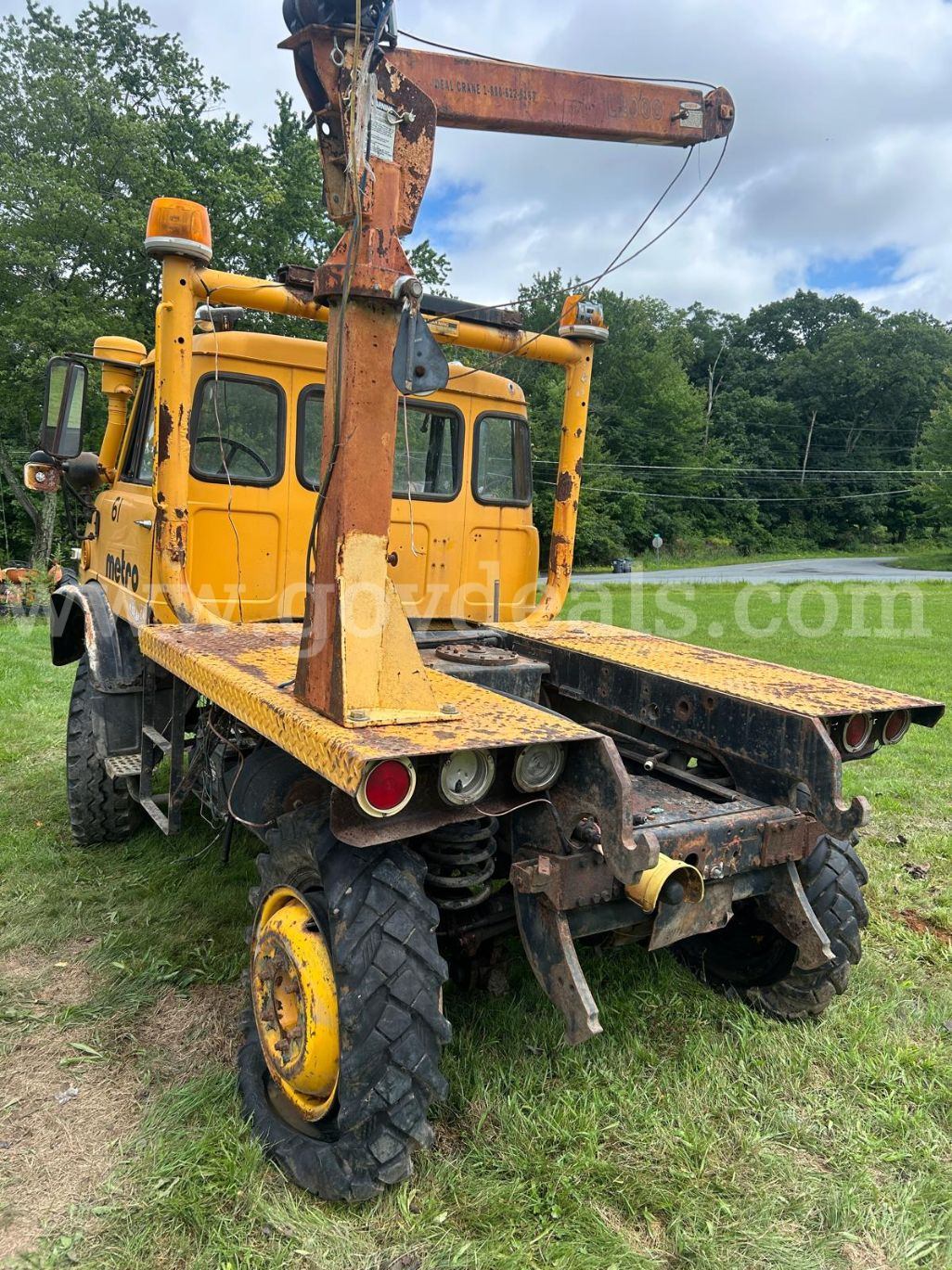 Mercedes-Benz Unimog 406 with Ideal Crane Hoist Daimler-Benz AG 406 Government Surplus Auction - Photo #5