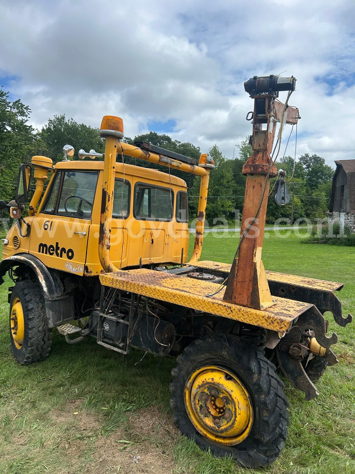 Mercedes-Benz Unimog 406 with Ideal Crane Hoist Daimler-Benz AG 406 Government Surplus Auction - Photo #6