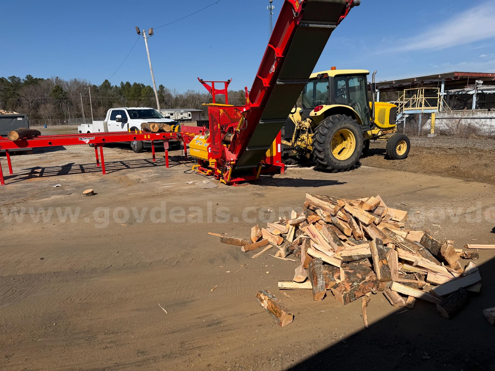 Rabaud pto powered firewood processor/ firewood splitter new with live deck! Rabaud 410 Government Surplus Auction - Photo #2