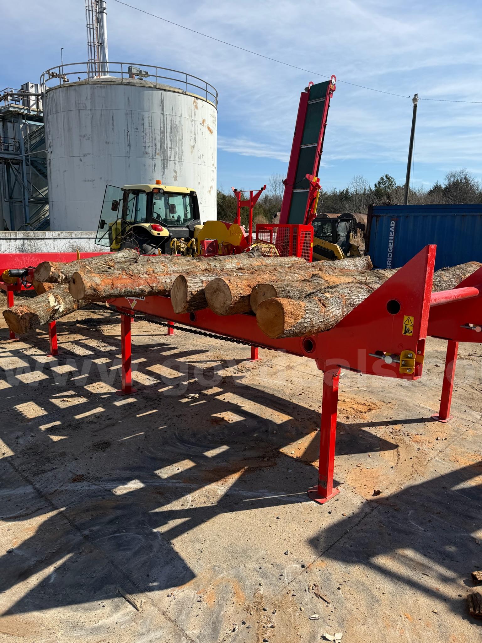 Rabaud pto powered firewood processor/ firewood splitter new with live deck! Rabaud 410 Government Surplus Auction - Photo #4