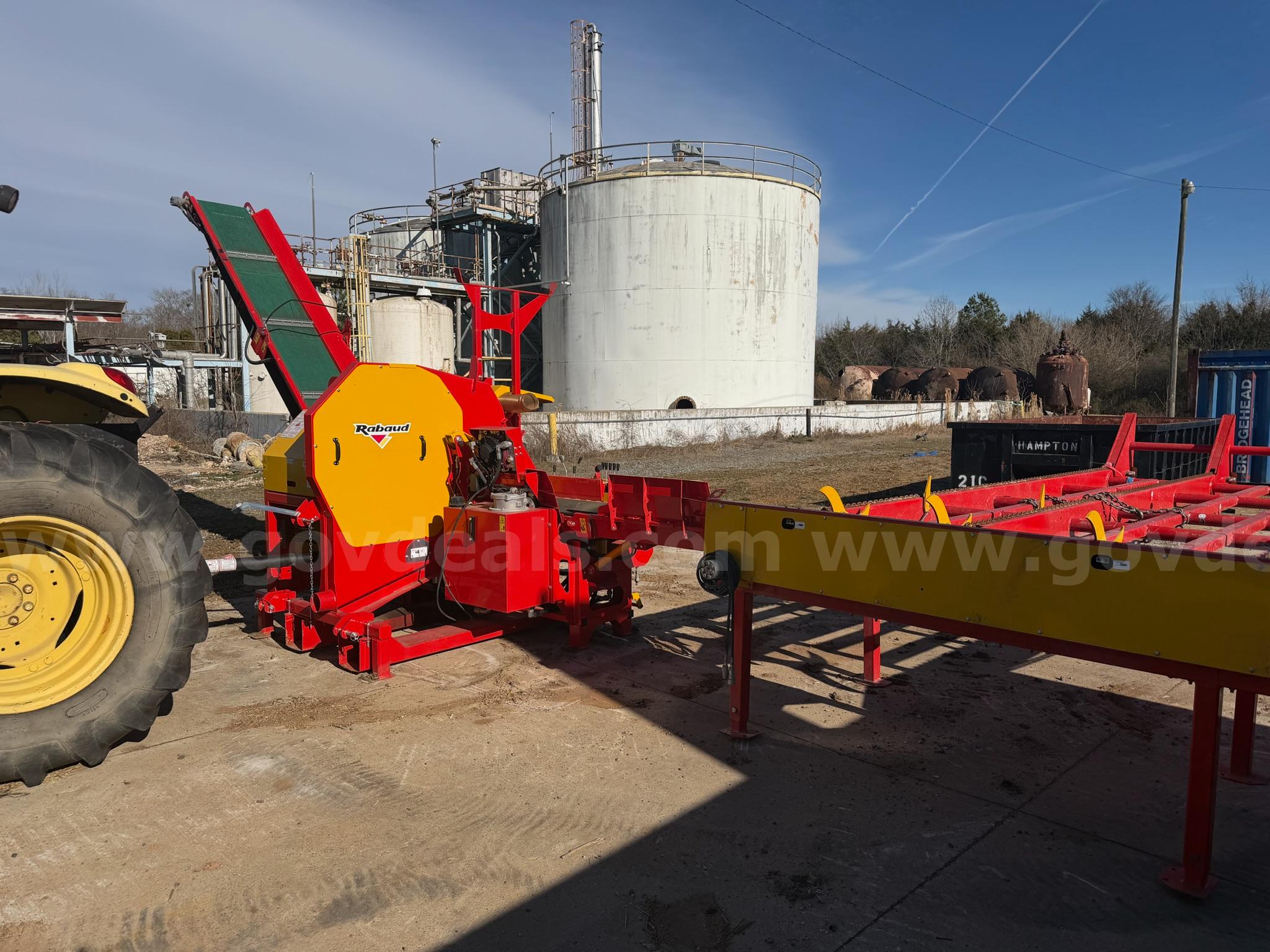 Rabaud pto powered firewood processor/ firewood splitter new with live deck! Rabaud 410 Government Surplus Auction - Photo #6