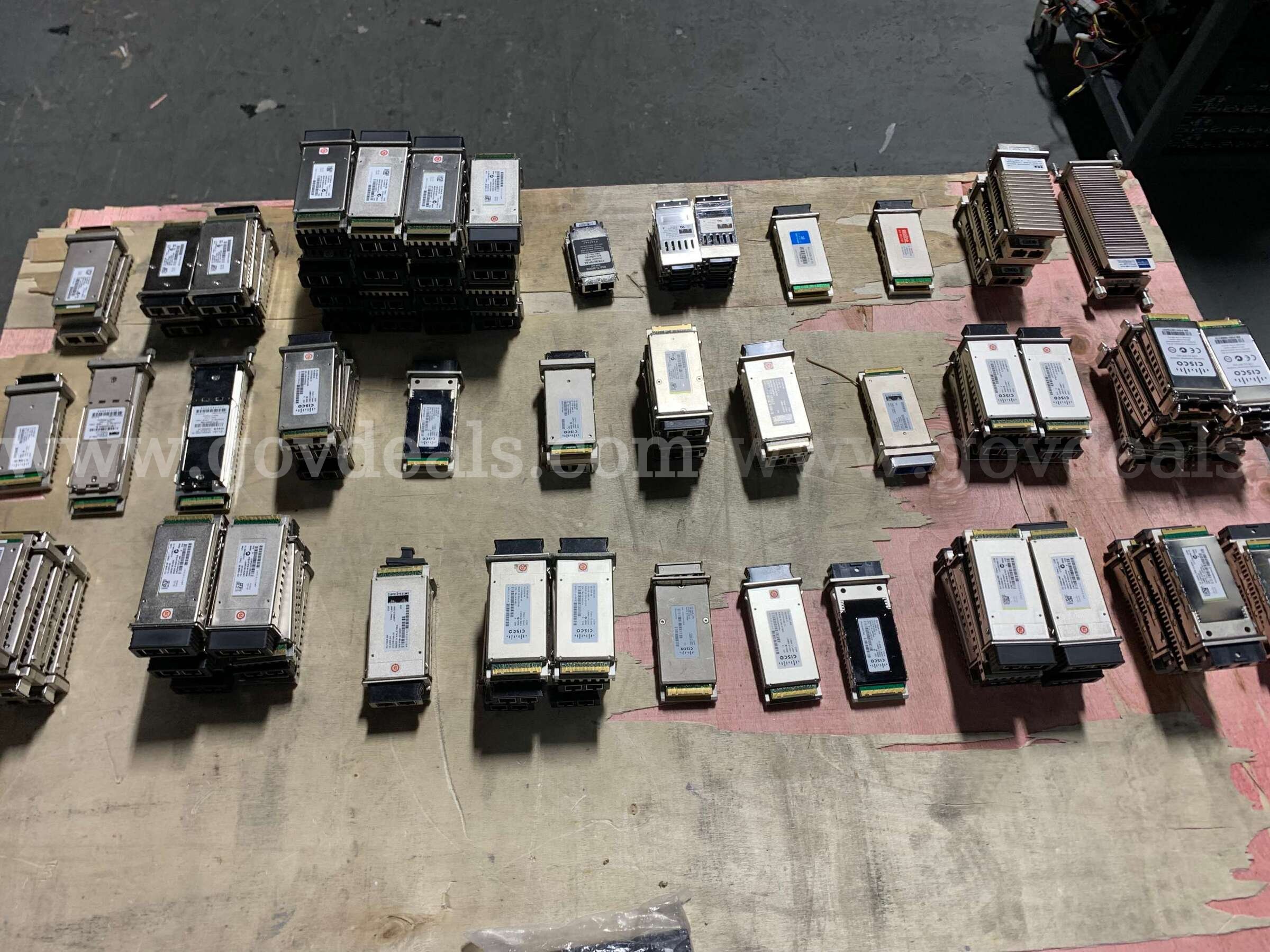Lot of 134 Cisco X2, XENPAK & Gigabit Fiber Transceivers – SR, LR, LRM, SX & TwinGig Modules Cisco 134 Government Surplus Auction - Photo #2