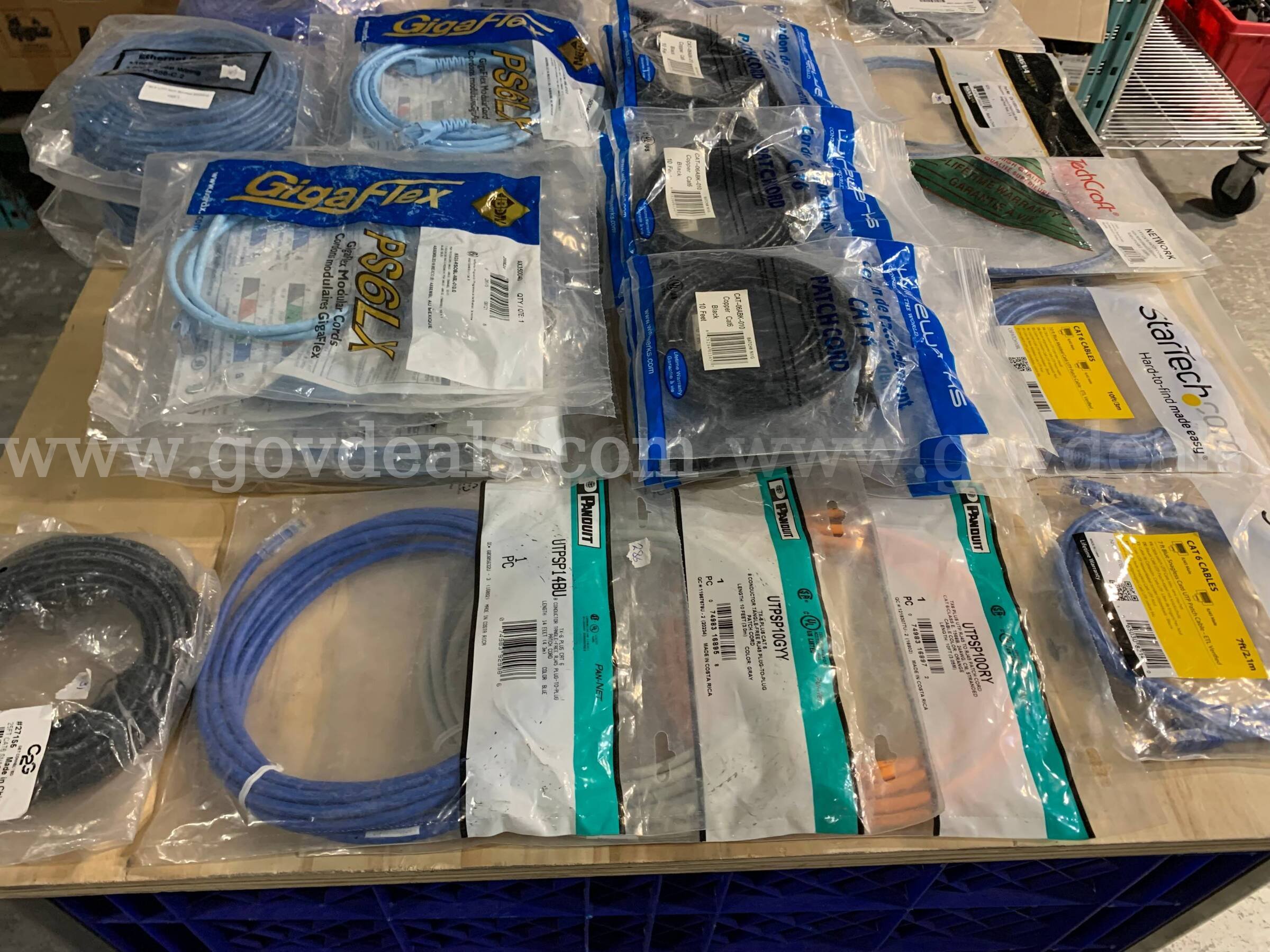 Lot of 47 NEW Cat6 & Cat6A Ethernet Patch Cables – StarTech, Panduit, C2G, Wirewerks, GigaFlex & More   Government Surplus Auction - Photo #5
