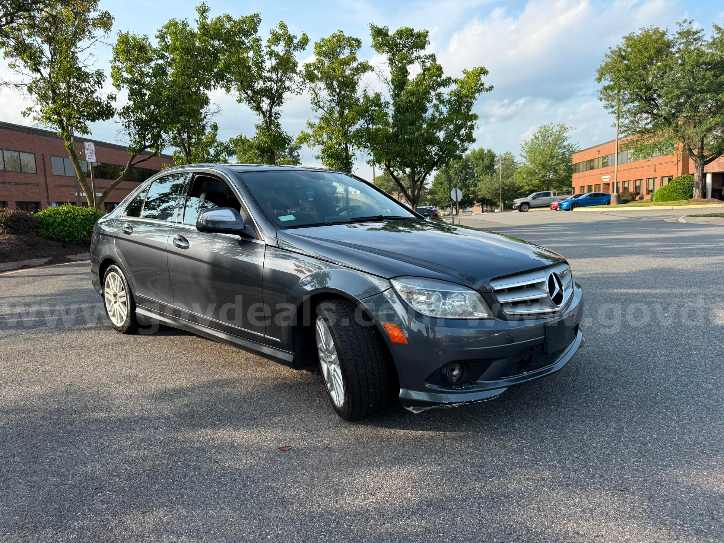 2009 Mercedes-Benz C-Class C300 Luxury Sedan Mercedes-Benz C300 Government Surplus Auction - Photo #3