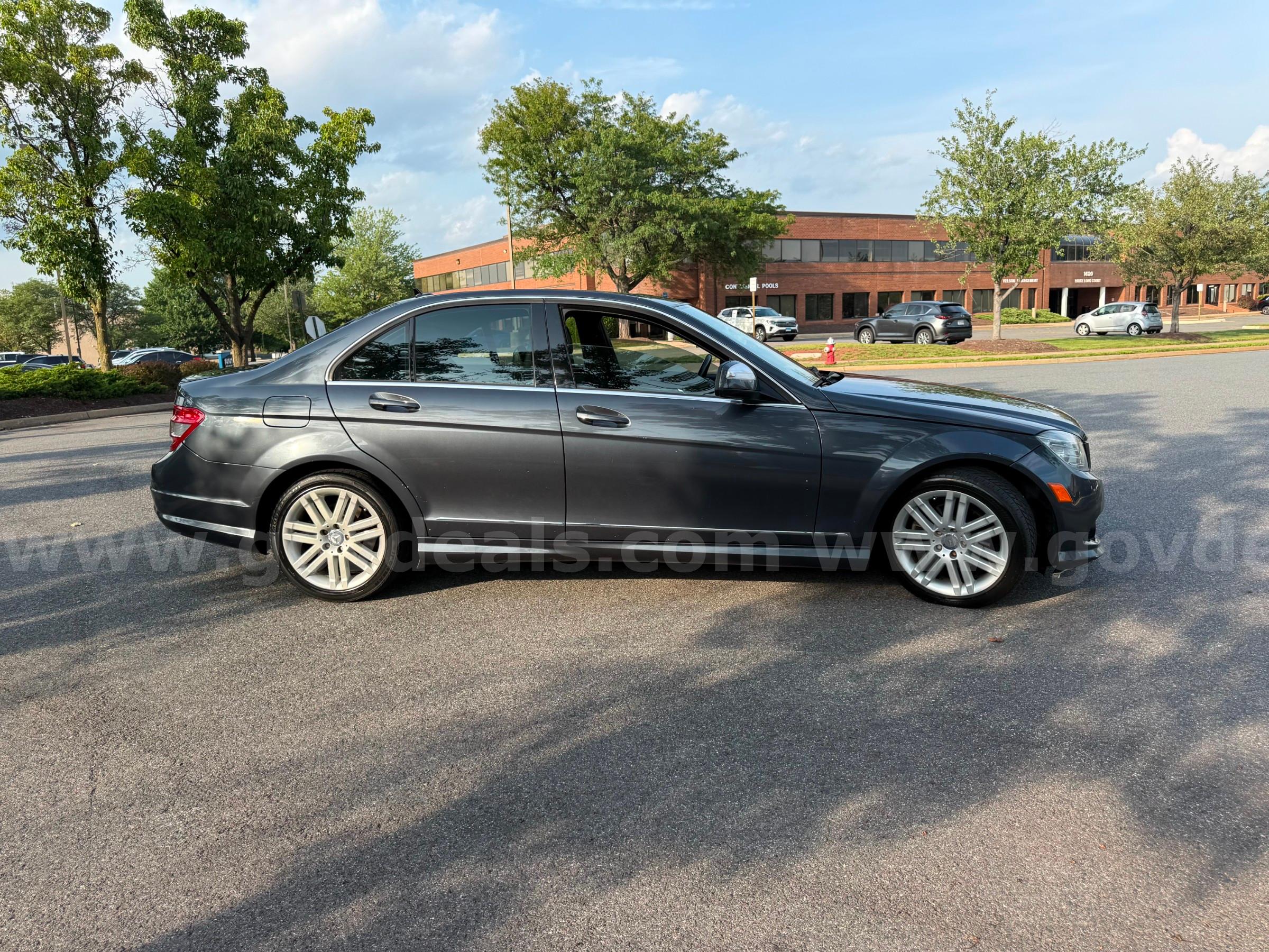 2009 Mercedes-Benz C-Class C300 Luxury Sedan Mercedes-Benz C300 Government Surplus Auction - Photo #4