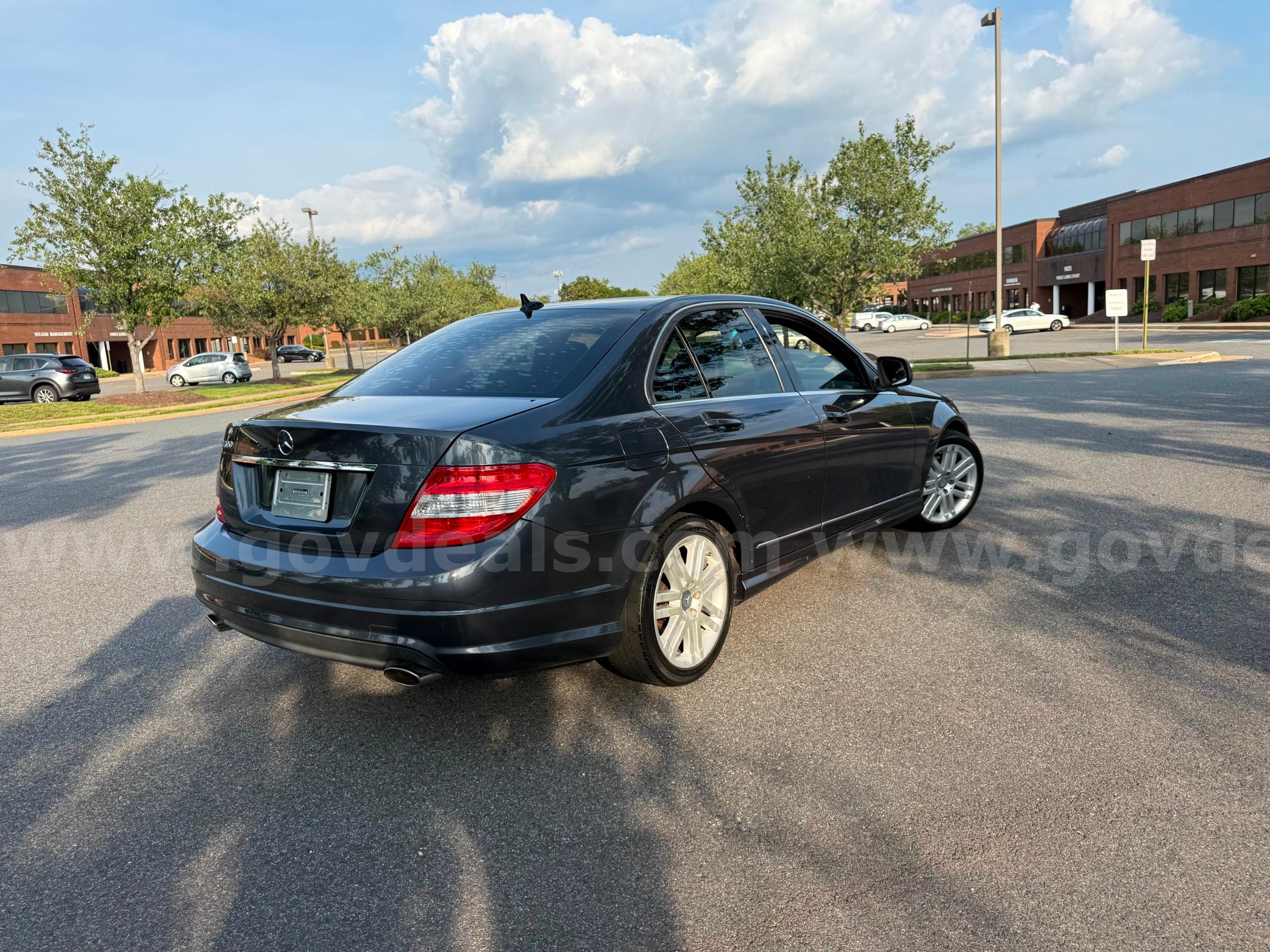 2009 Mercedes-Benz C-Class C300 Luxury Sedan Mercedes-Benz C300 Government Surplus Auction - Photo #5