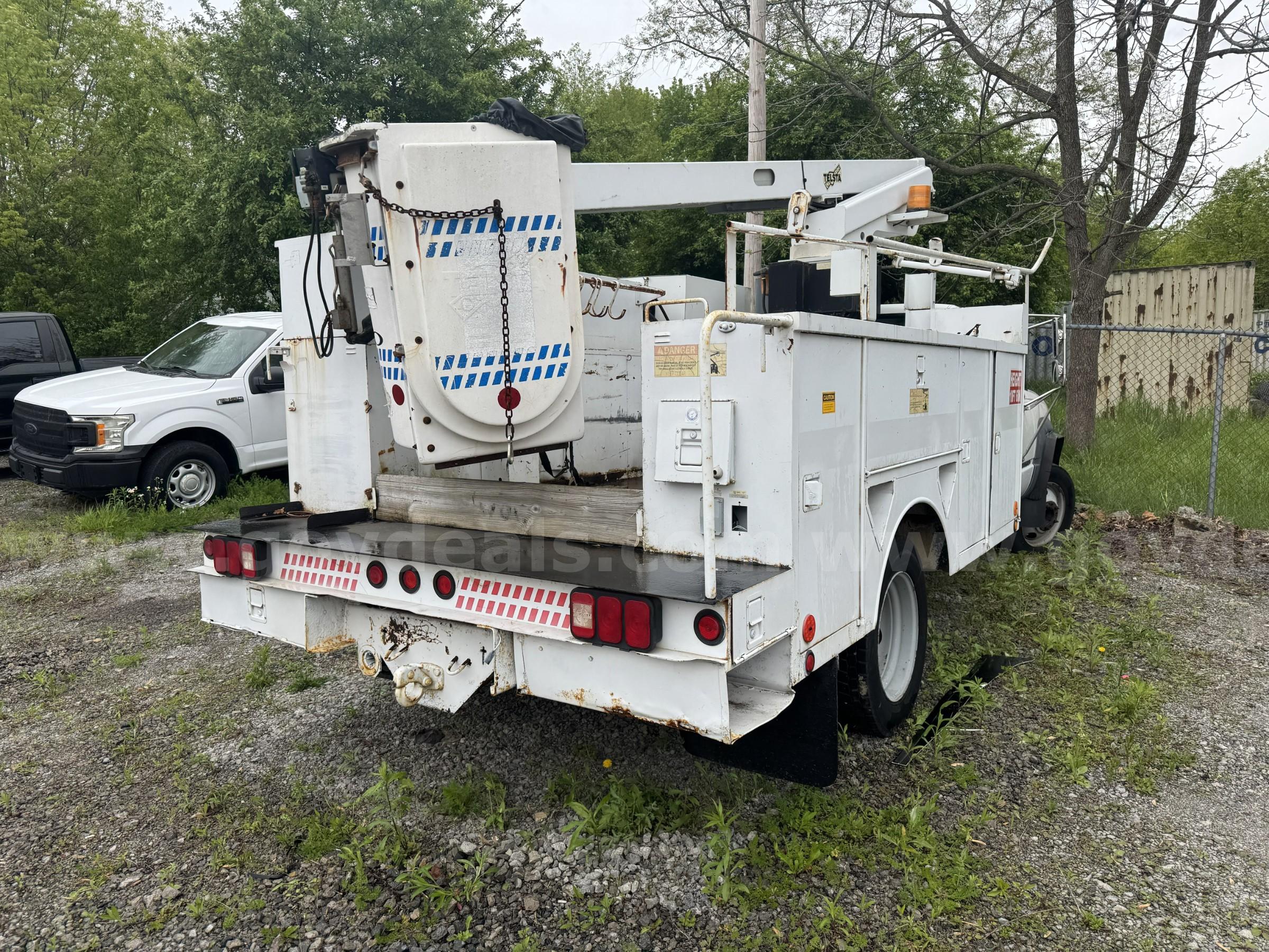 2000 Chevrolet 3500 Bucket Truck Chevrolet 3500 Government Surplus Auction - Photo #5