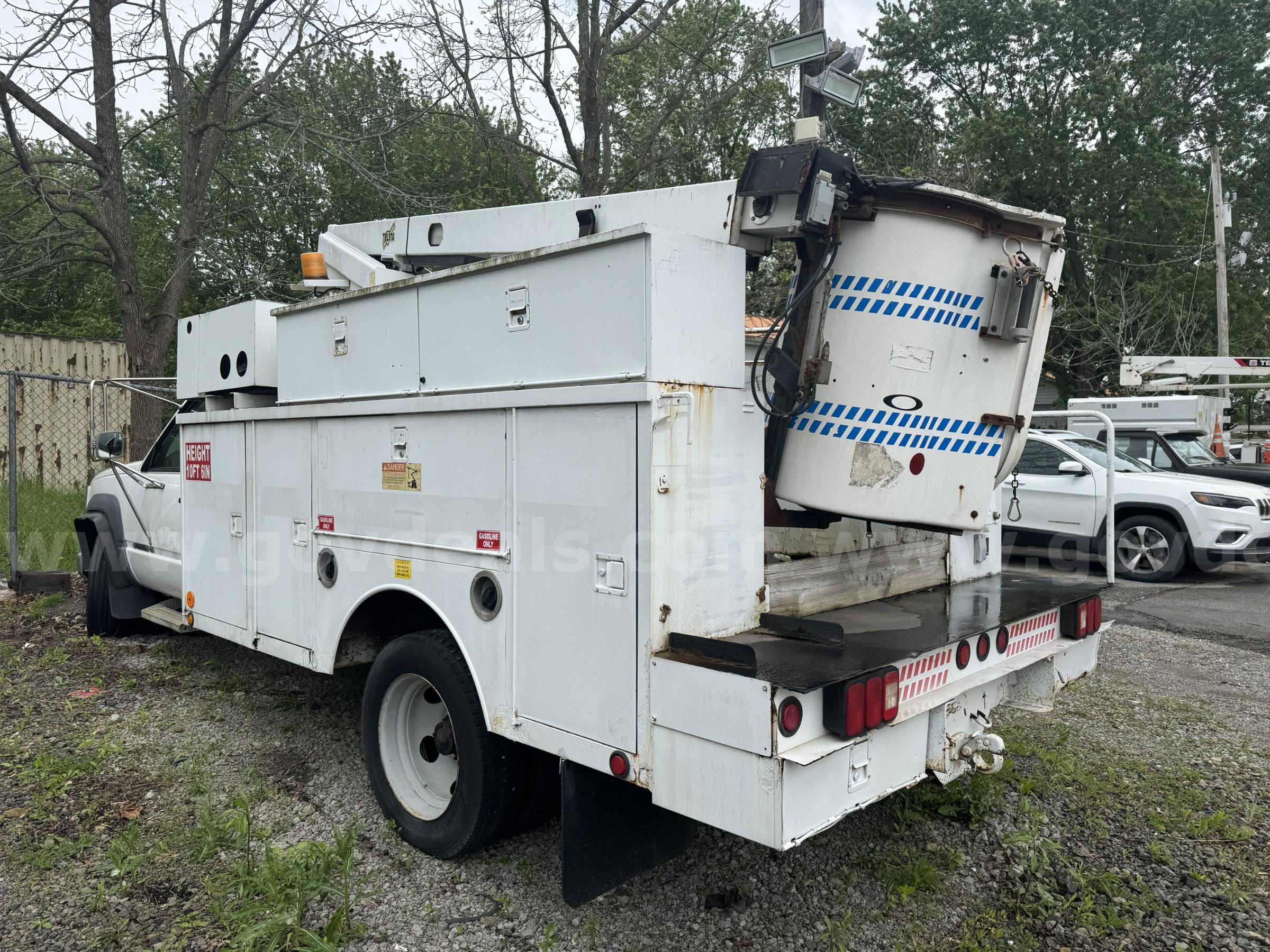 2000 Chevrolet 3500 Bucket Truck Chevrolet 3500 Government Surplus Auction - Photo #6