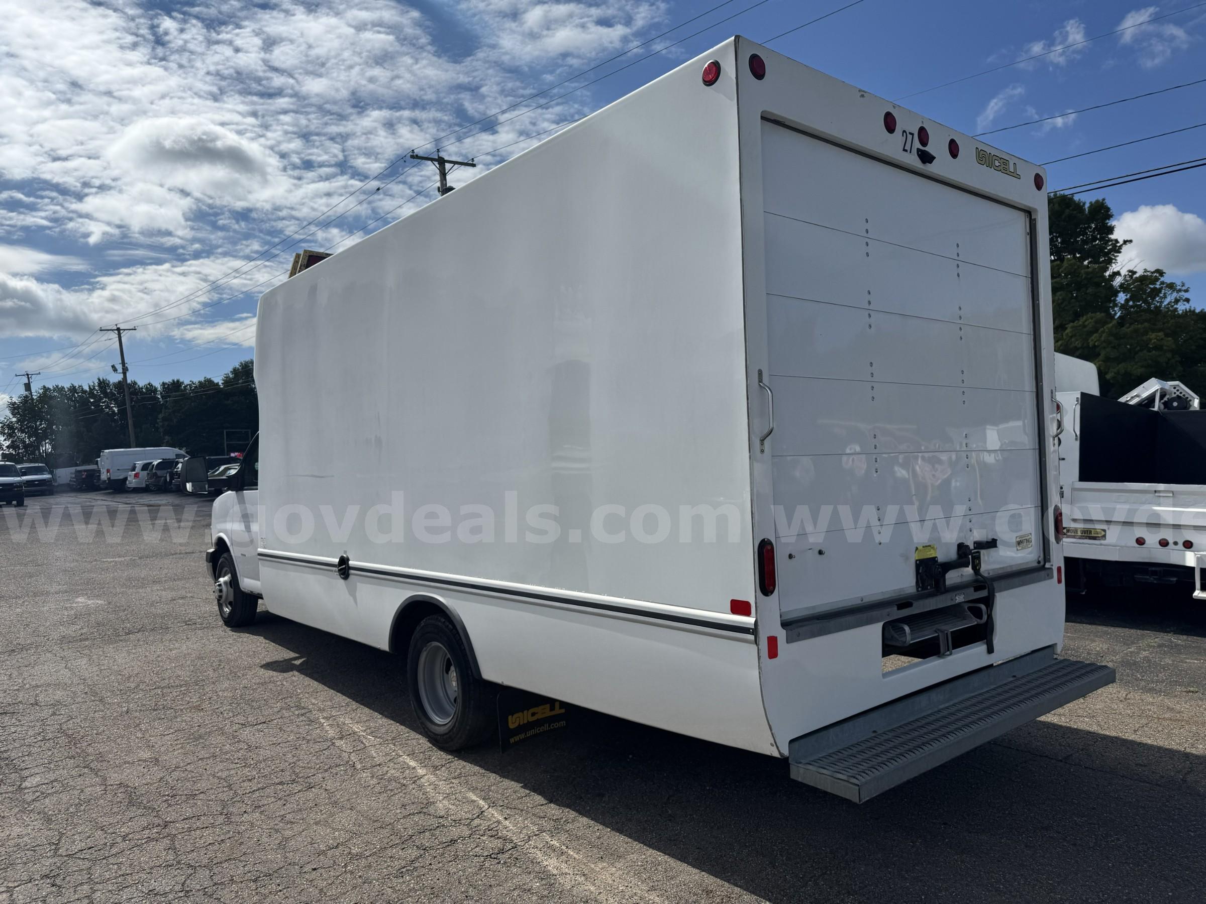 2024 Chevrolet Express Box Truck 16' with Ramp Chevrolet Express Government Surplus Auction - Photo #3