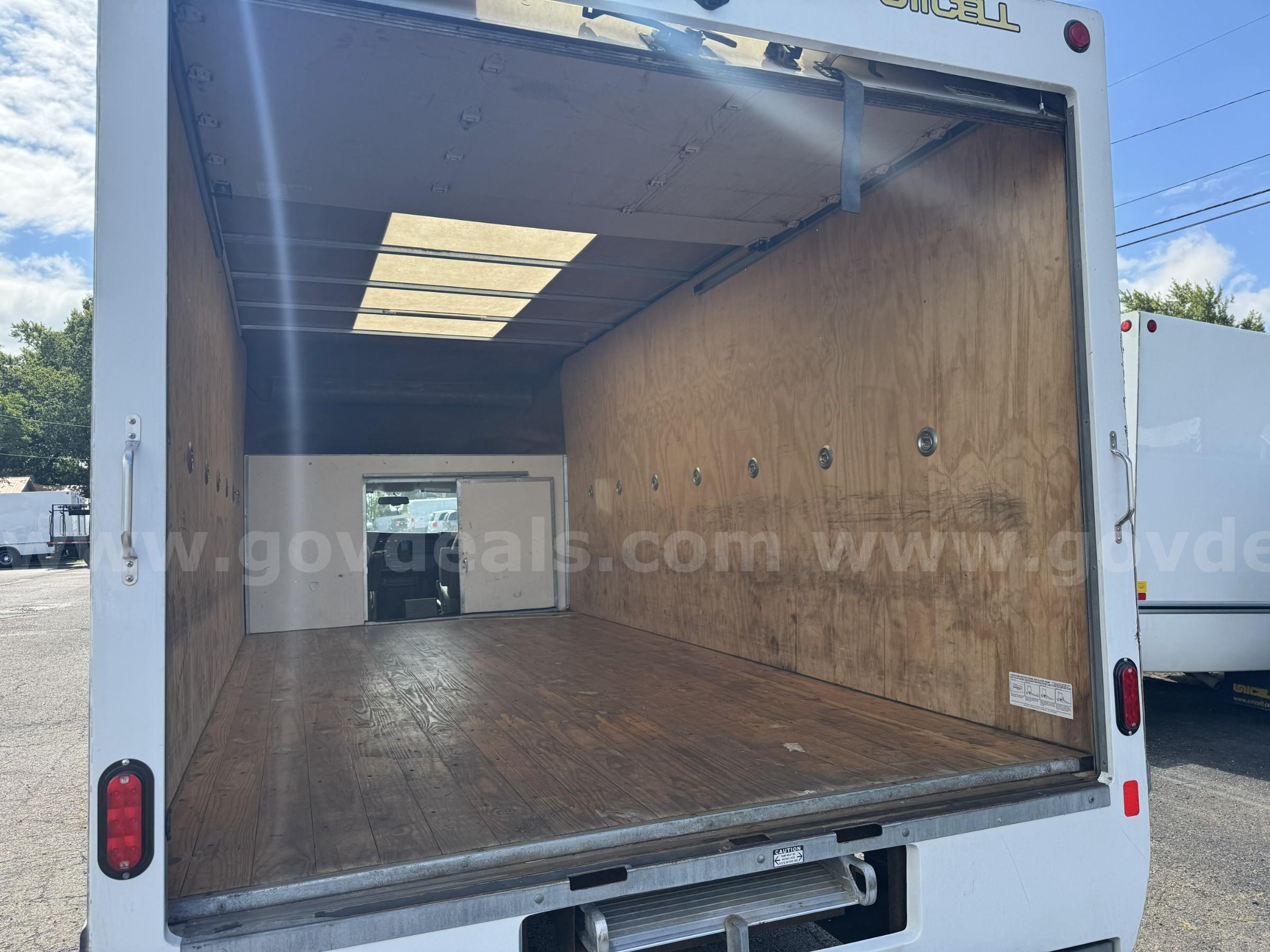 2024 Chevrolet Express Box Truck 16' with Ramp Chevrolet Express Government Surplus Auction - Photo #5