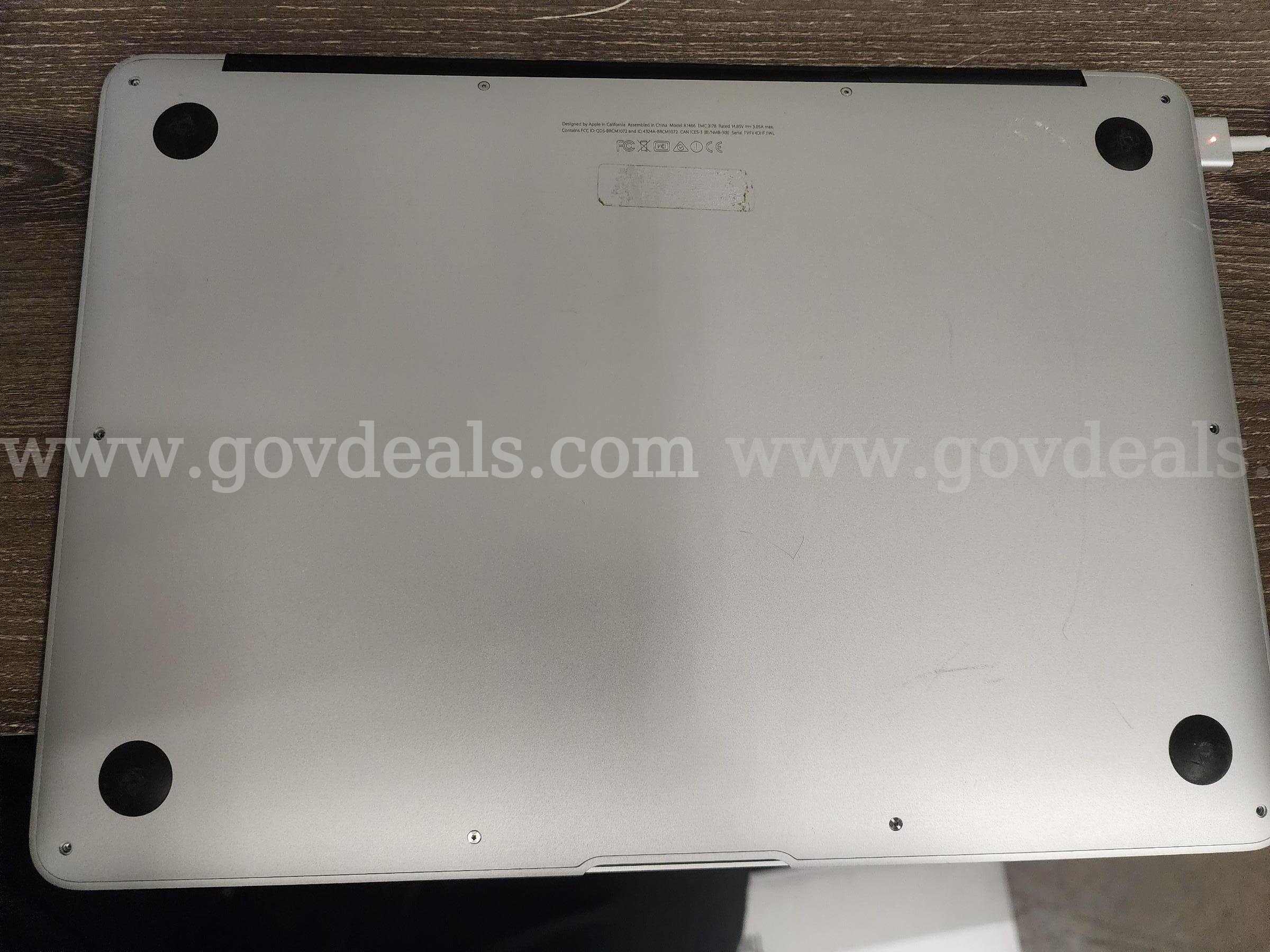 Apple MacBook Air Apple MacBook Air Government Surplus Auction - Photo #3