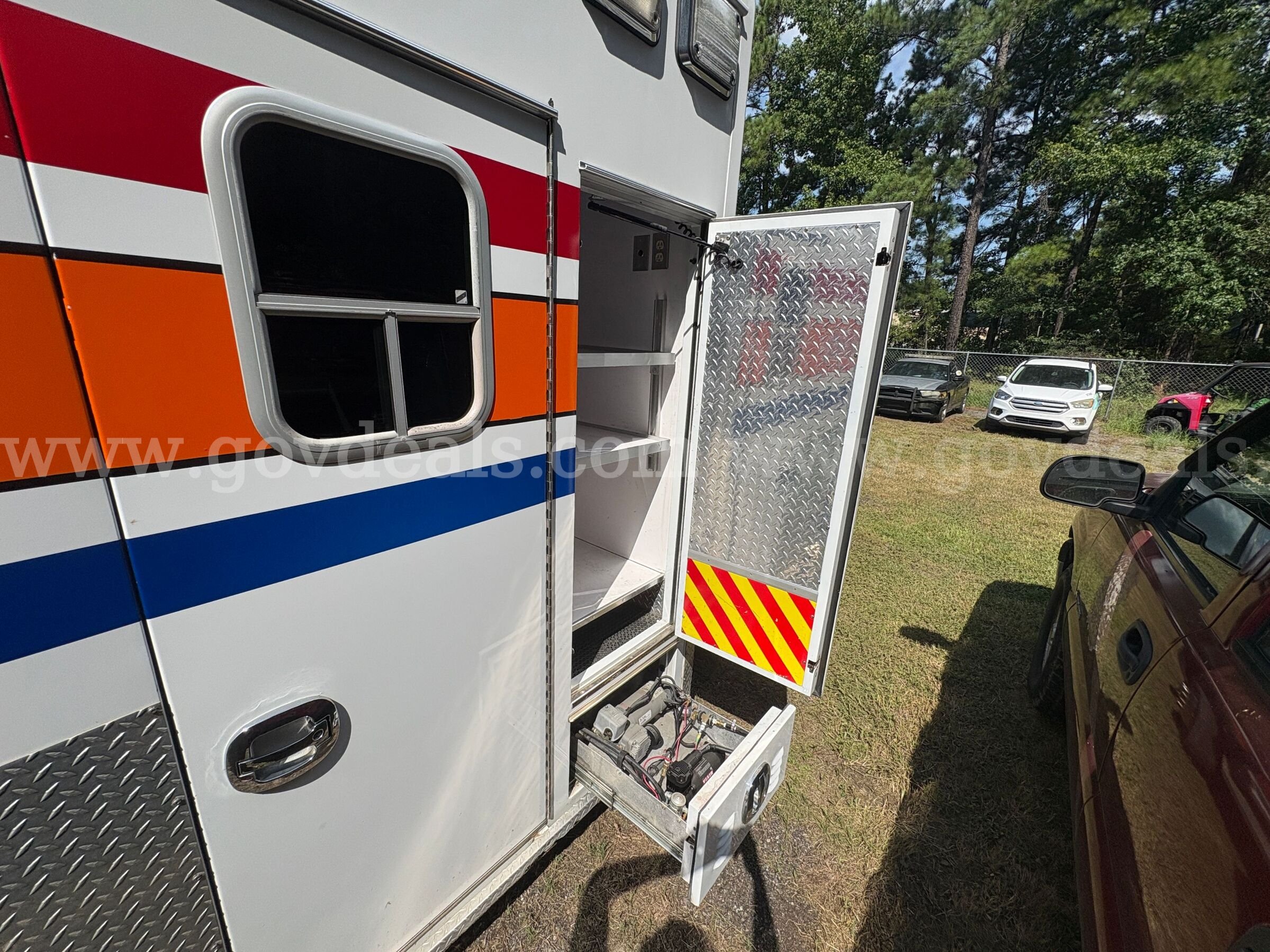 2017 Ford F-450 SD Ambulance Ford F-450 Government Surplus Auction - Photo #6