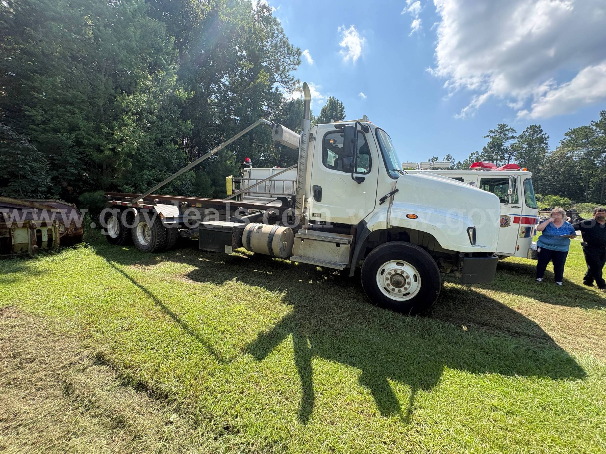 2020 Freightliner 114 SD Roll-Off Truck Freightliner 114 Government Surplus Auction - Photo #3