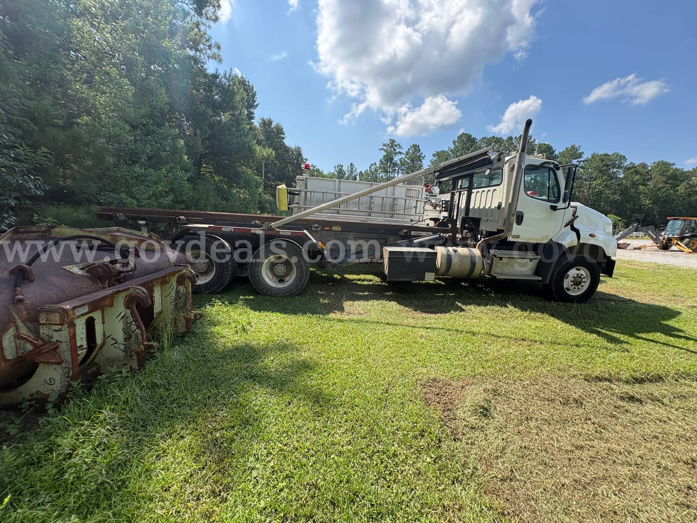 2020 Freightliner 114 SD Roll-Off Truck Freightliner 114 Government Surplus Auction - Photo #4