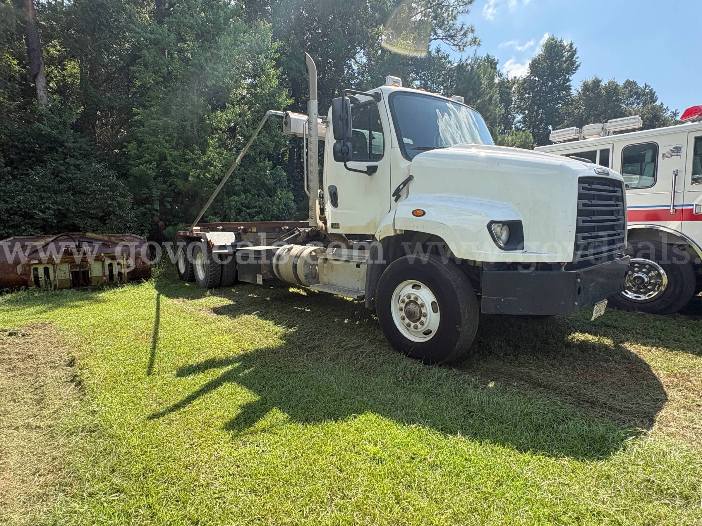 2020 Freightliner 114 SD Roll-Off Truck Freightliner 114 Government Surplus Auction - Photo #5