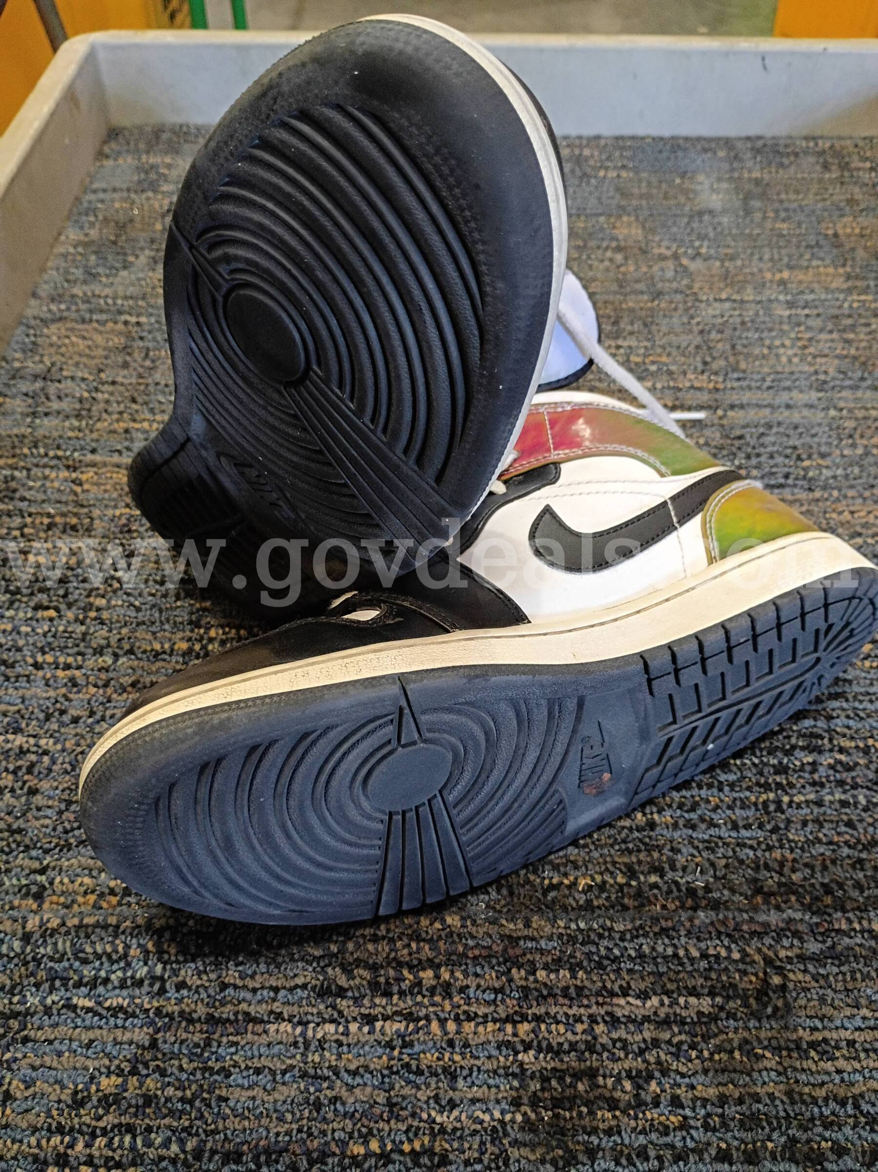 Heat Reactive Air Jordan (Size 8)   Government Surplus Auction - Photo #5