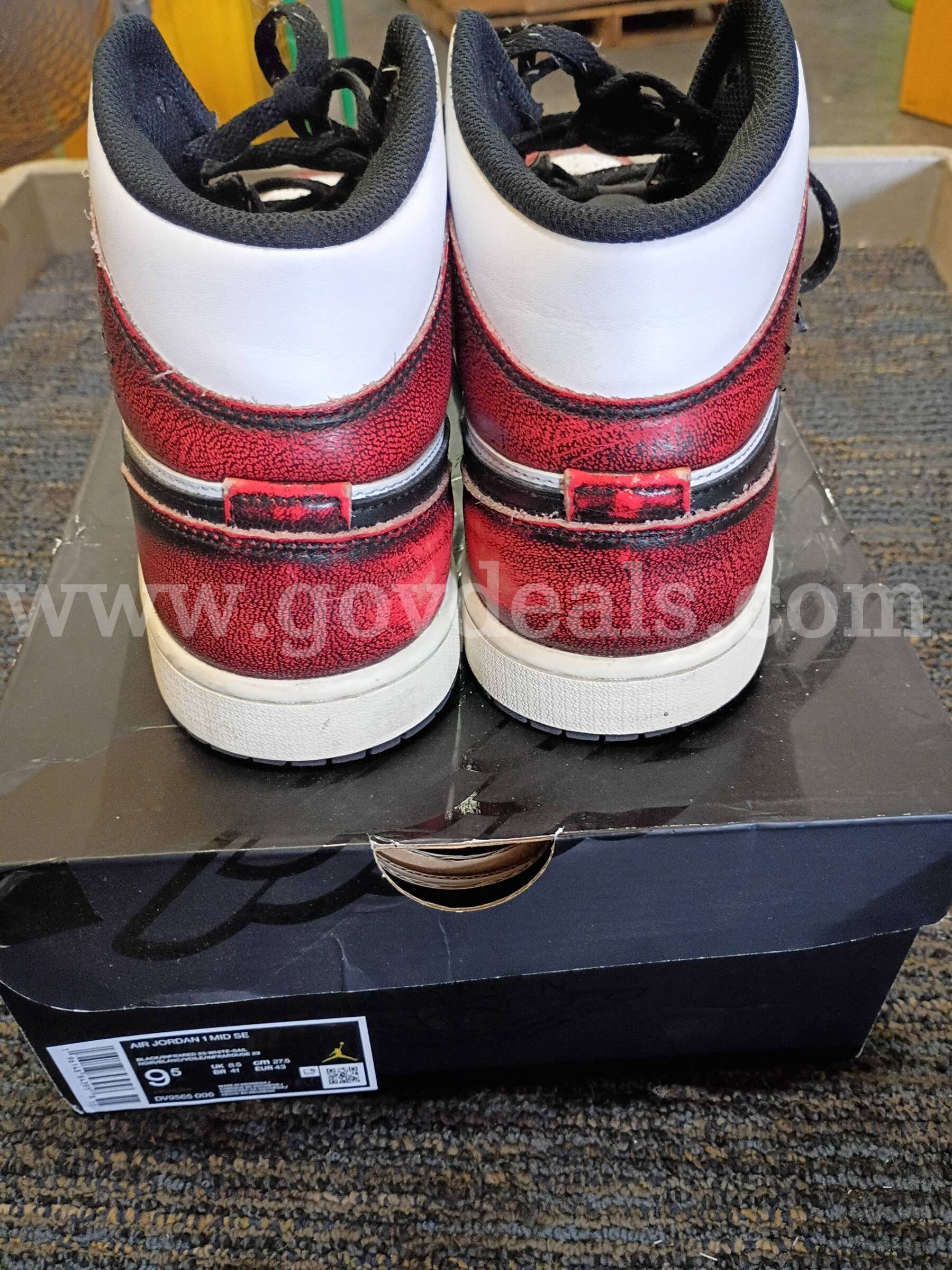 Air Jordan (Lightly Worn) "Infrared" Size 9.5 Shoes   Government Surplus Auction - Photo #2
