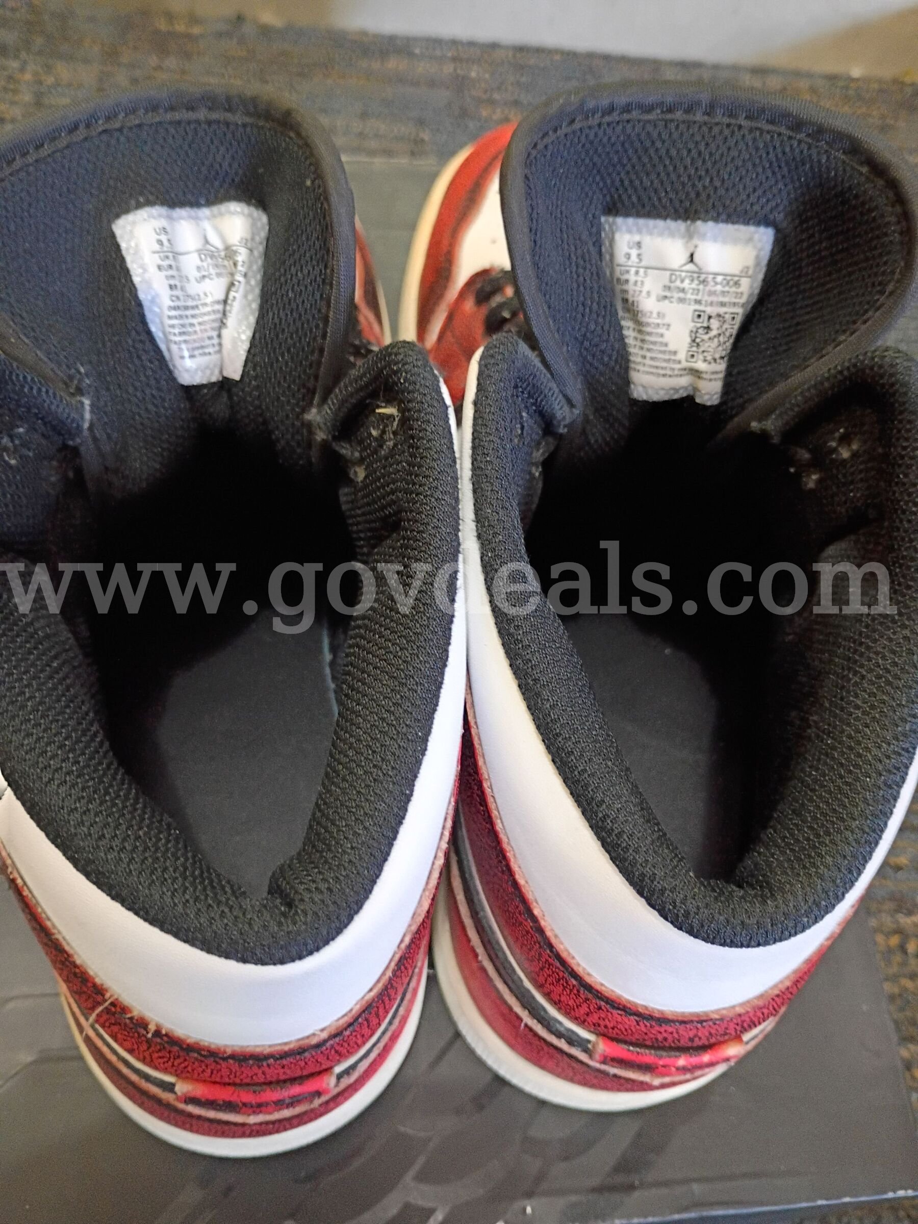 Air Jordan (Lightly Worn) "Infrared" Size 9.5 Shoes   Government Surplus Auction - Photo #3