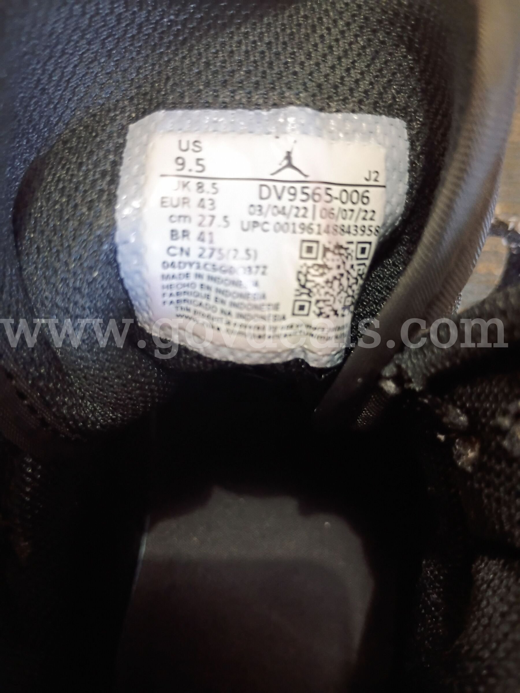 Air Jordan (Lightly Worn) "Infrared" Size 9.5 Shoes   Government Surplus Auction - Photo #4