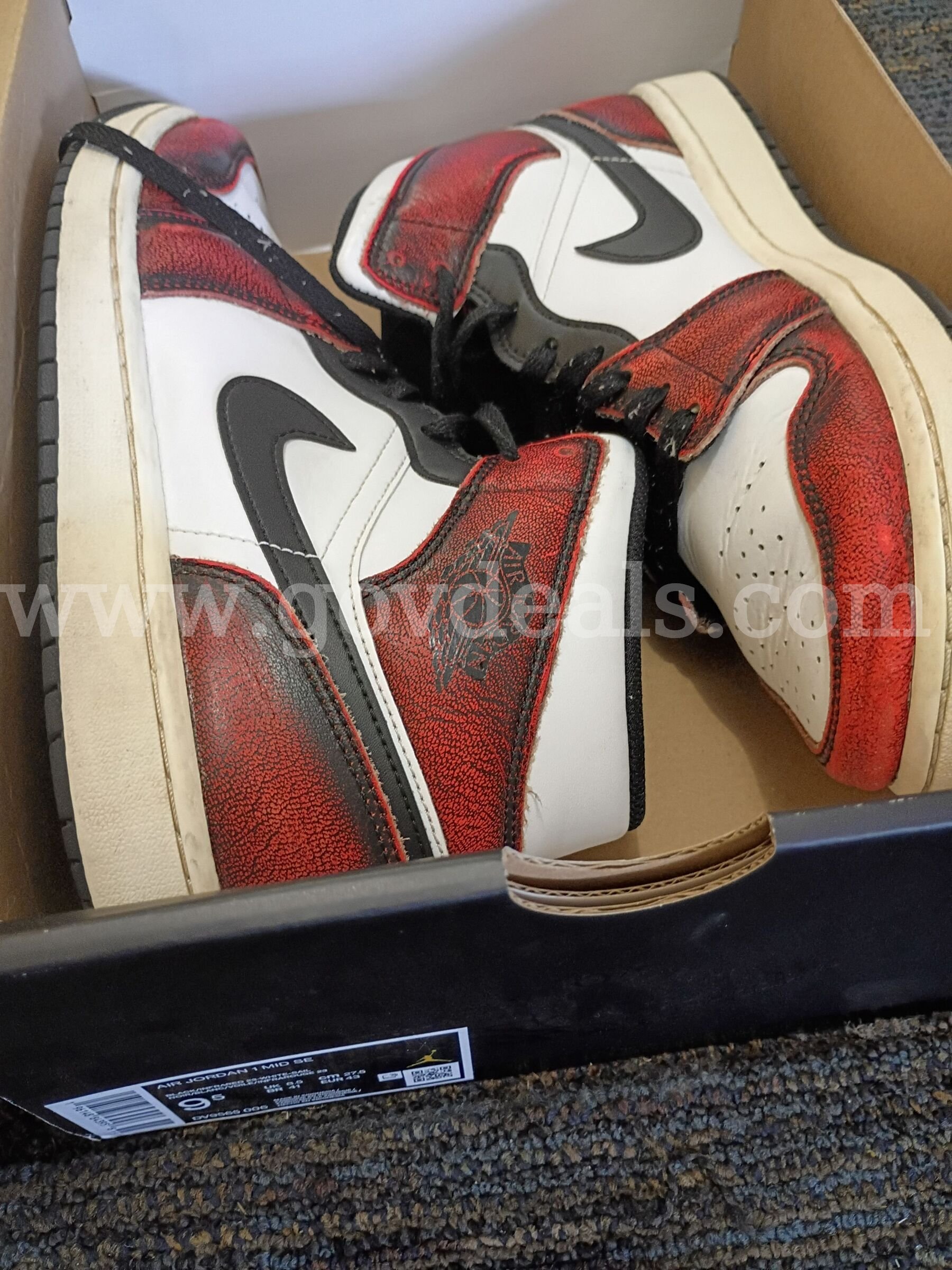 Air Jordan (Lightly Worn) "Infrared" Size 9.5 Shoes   Government Surplus Auction - Photo #5