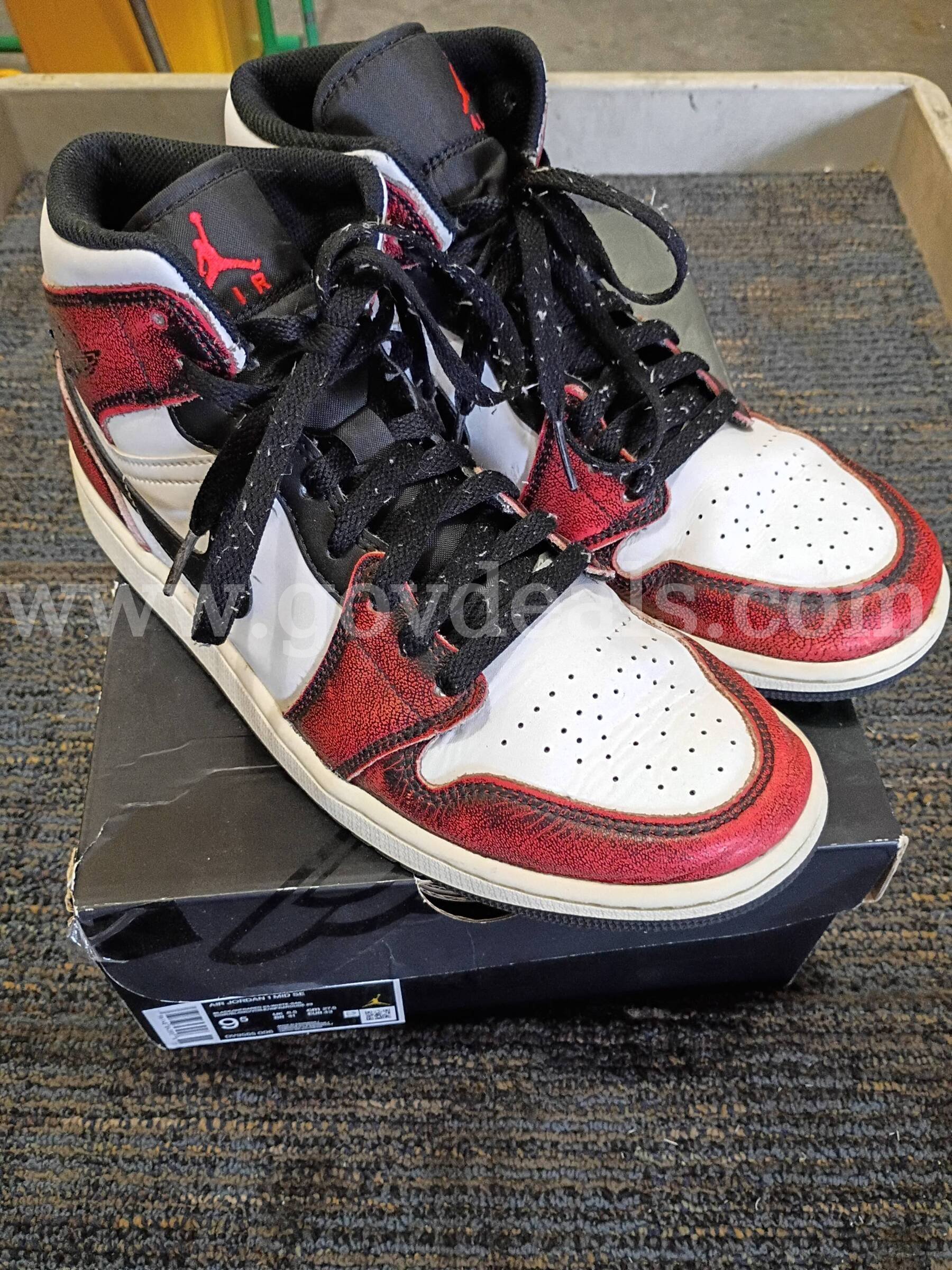 Air Jordan (Lightly Worn) "Infrared" Size 9.5 Shoes   Government Surplus Auction - Photo #6