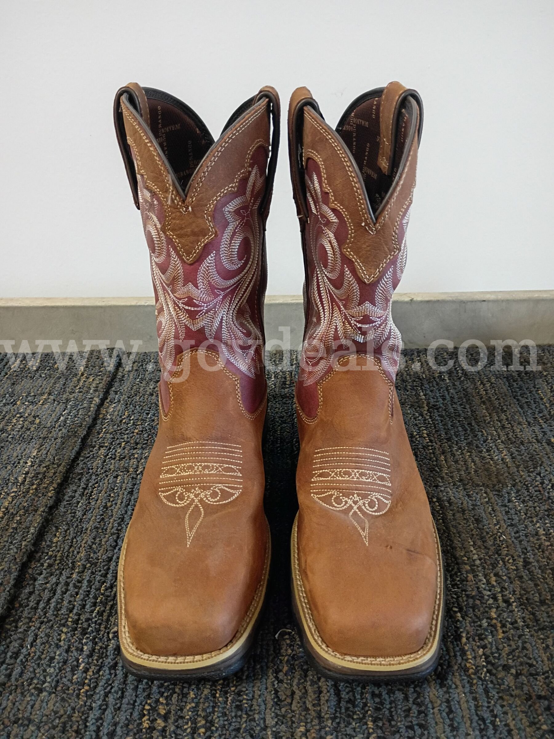 Women's (Barely Worn) Size 9M Boots   Government Surplus Auction - Photo #2