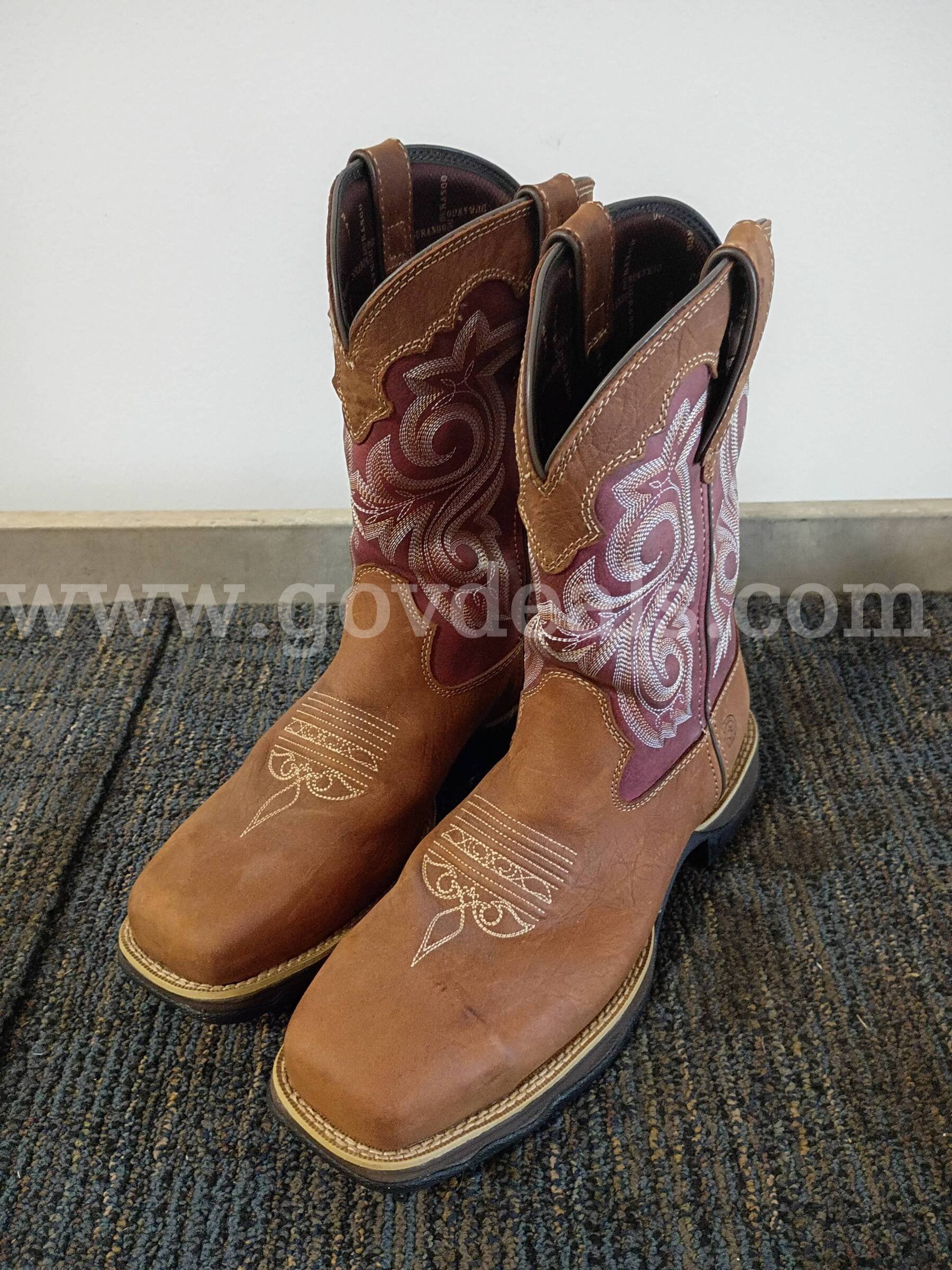 Women's (Barely Worn) Size 9M Boots   Government Surplus Auction - Photo #6