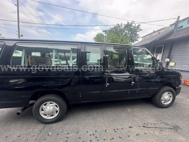 2012 Ford Econoline E-350 XLT Super Duty Extended Ford E-350 Government Surplus Auction - Photo #2