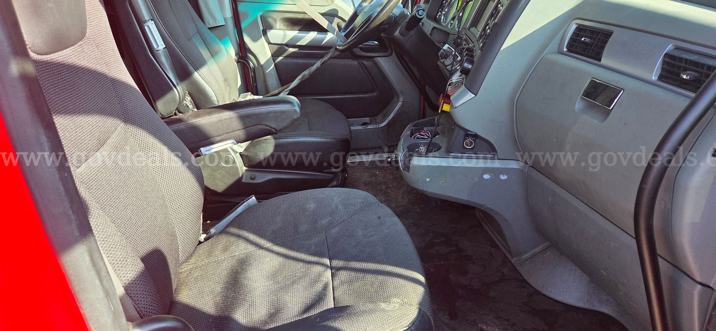 KENWORTH SEMI T680 KENWORTH T680 Government Surplus Auction - Photo #6