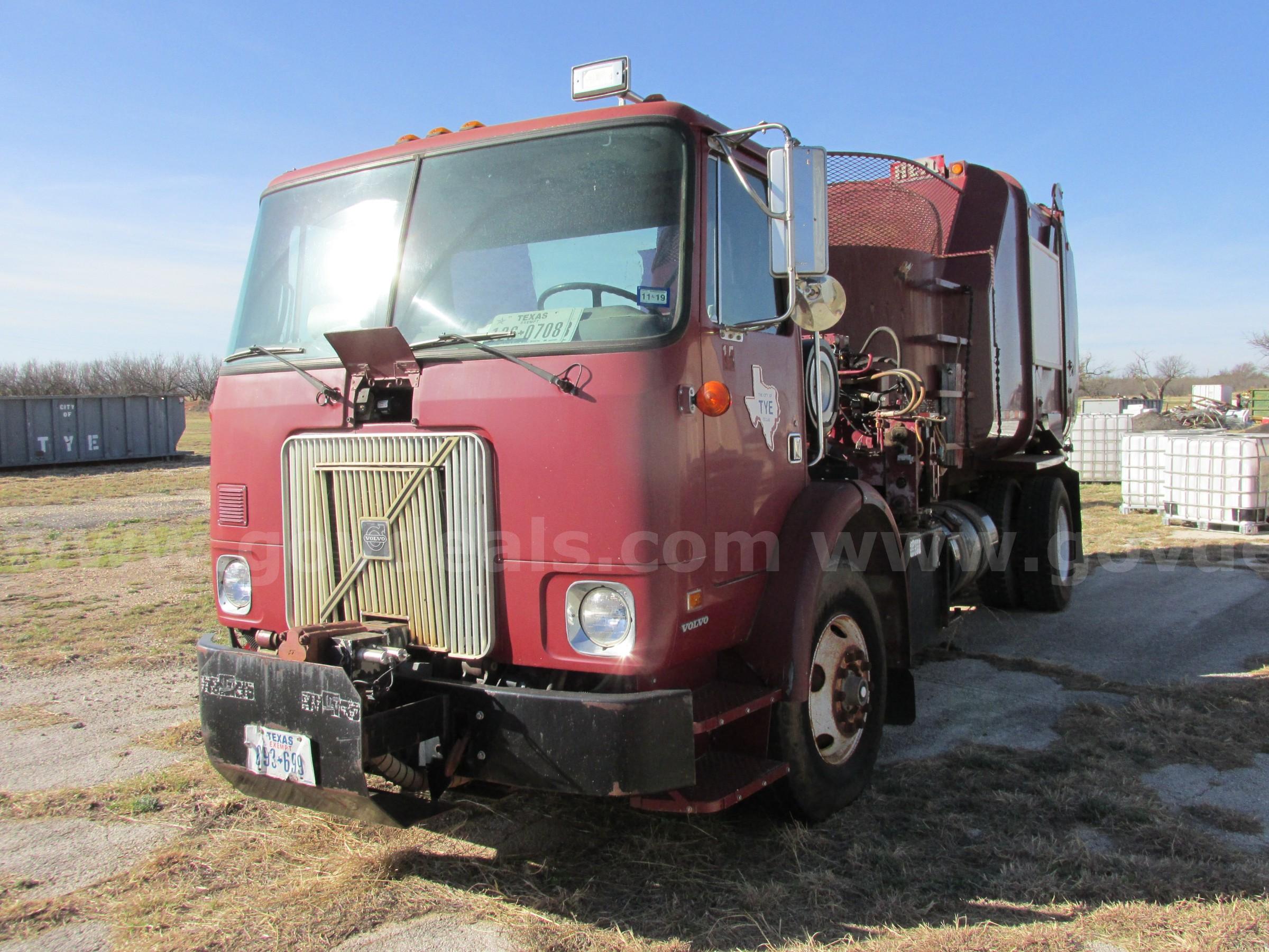 1998 Volvo Xpeditor WX Volvo Xpeditor WX Government Surplus Auction - Photo #3
