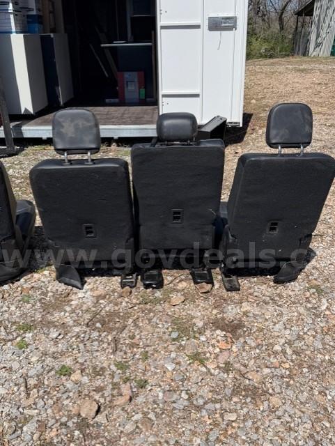 2nd row seating 2021-2022 Ford Explorer Ford Explorer Government Surplus Auction - Photo #2