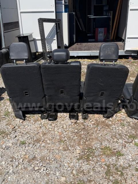 2nd row seating 2021-2022 Ford Explorer Ford Explorer Government Surplus Auction - Photo #2