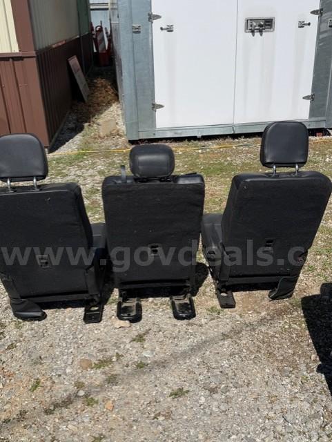 2nd row seating 2021-2022 Ford Explorer Ford Explorer Government Surplus Auction - Photo #2