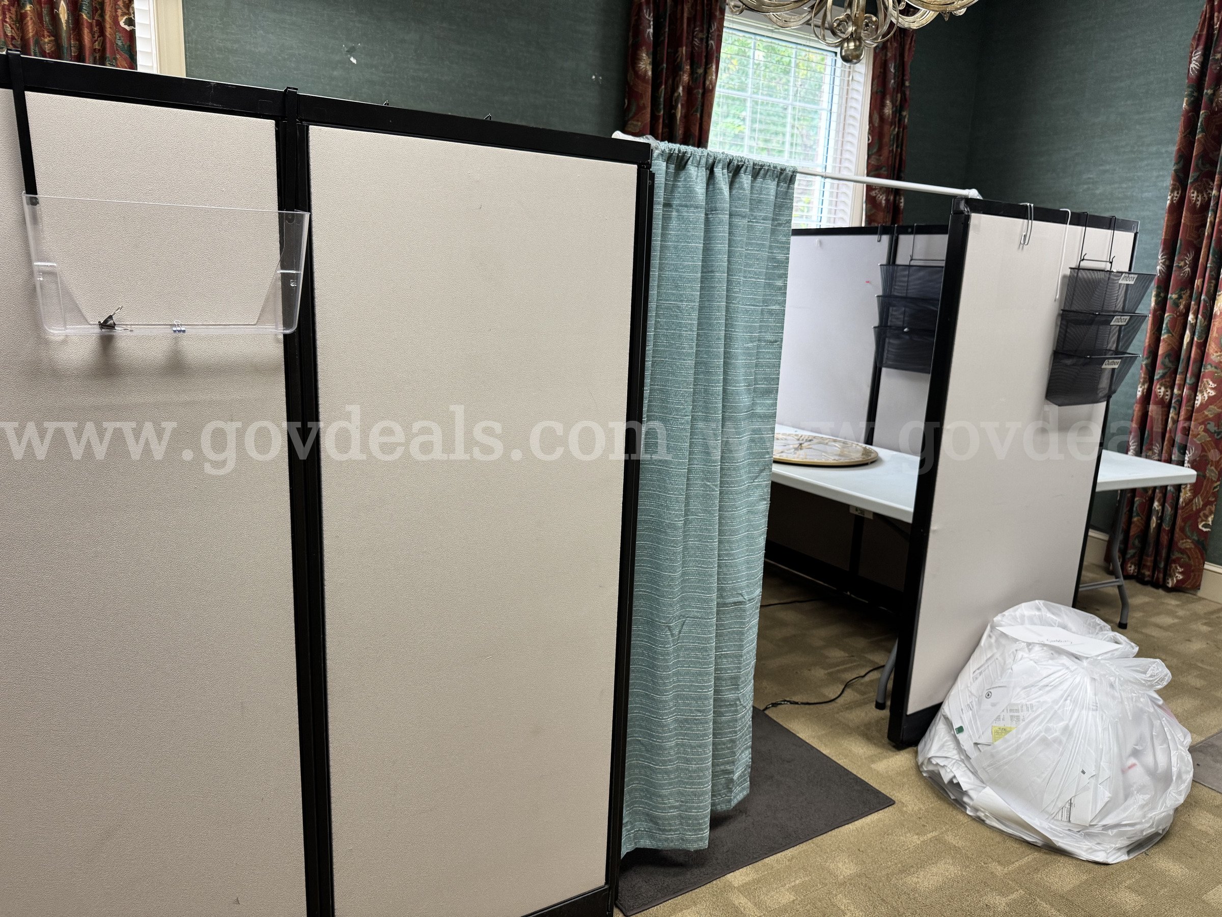 Lot of Used Office Cubicle Dividers   Government Surplus Auction - Primary Photo